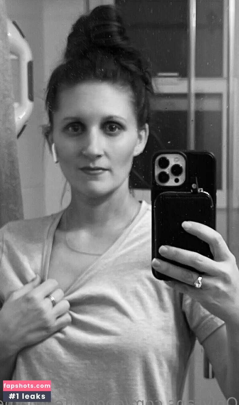 goodwifeathome nude babe gallery