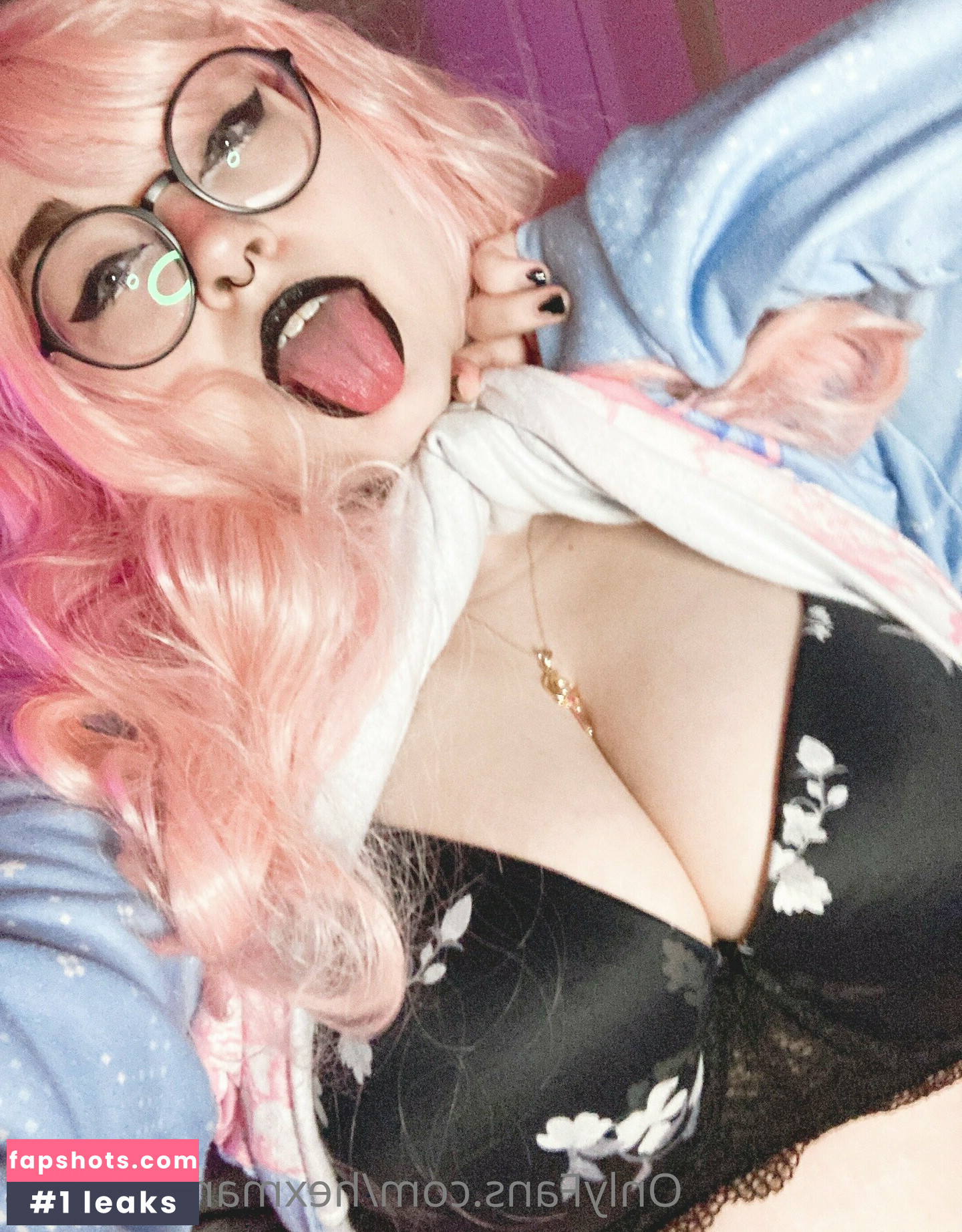 GothTamago gallery photo #2