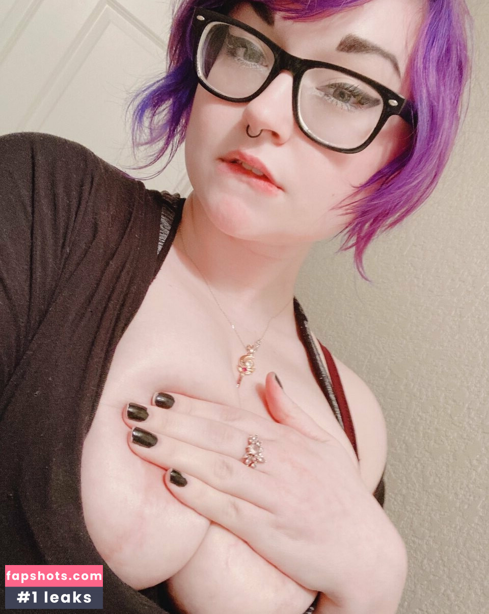 GothTamago gallery photo #15