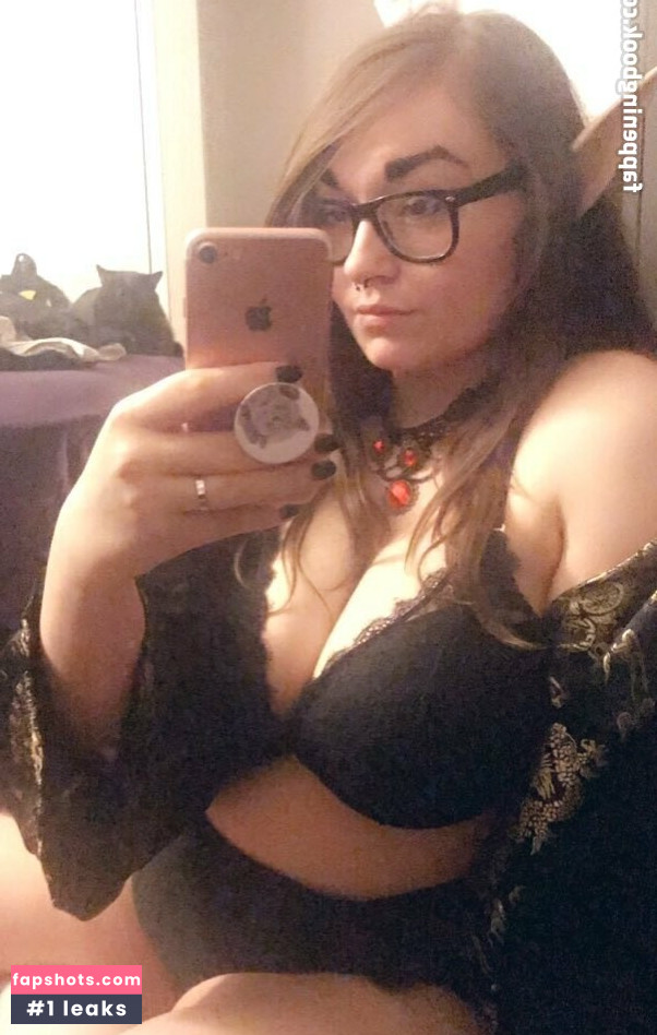 GothTamago gallery photo #4