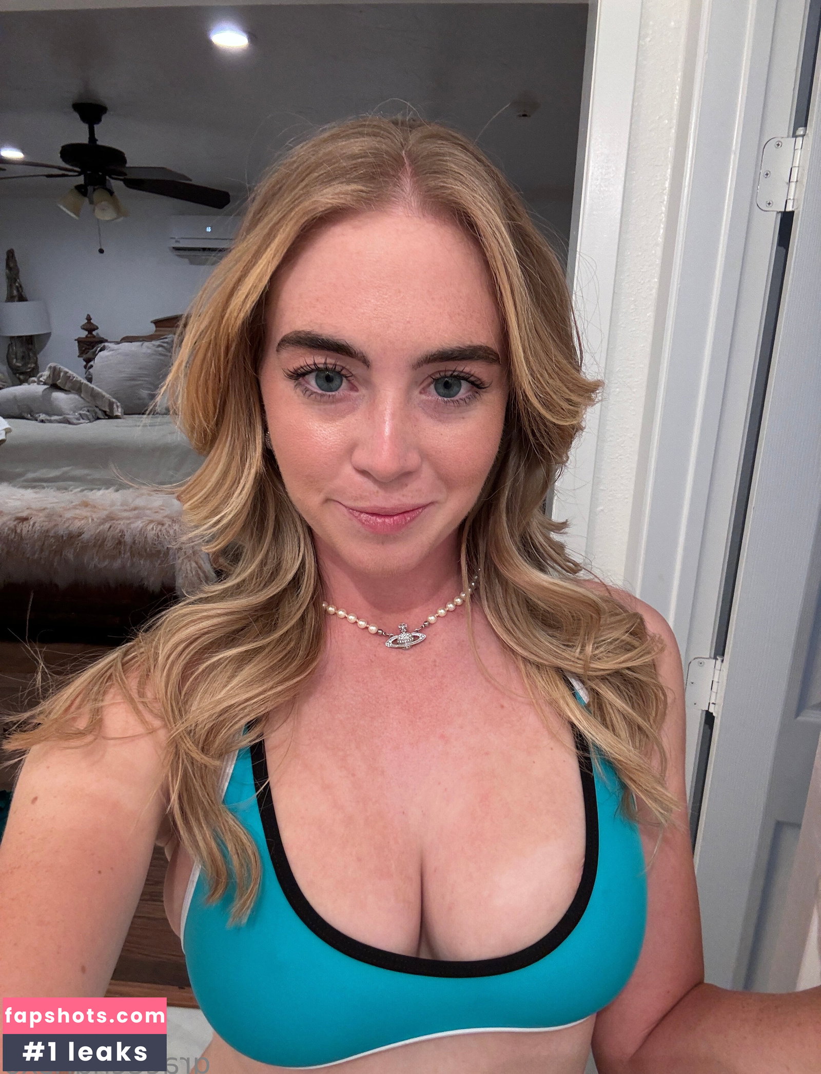 Grace Charis gallery photo #1219