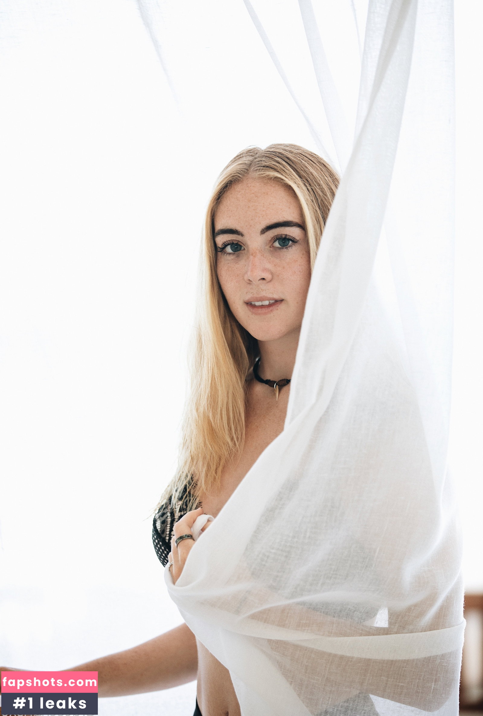 Grace Charis gallery photo #3087