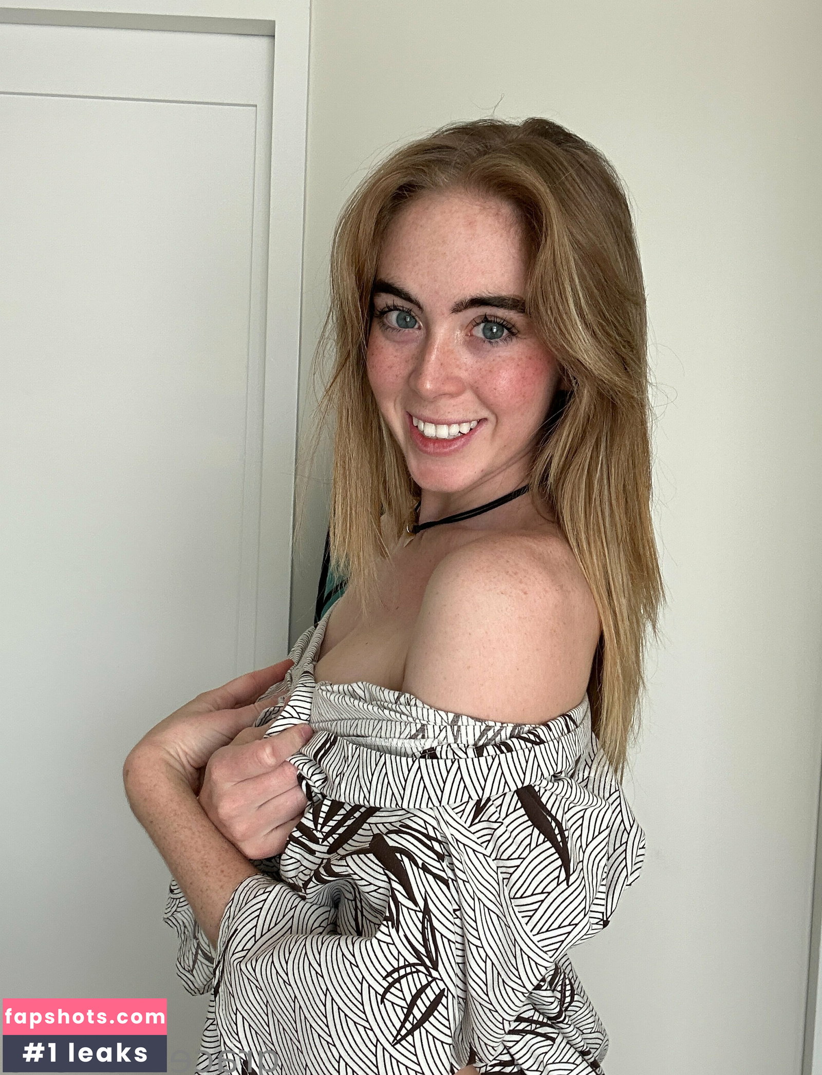Grace Charis gallery photo #3472