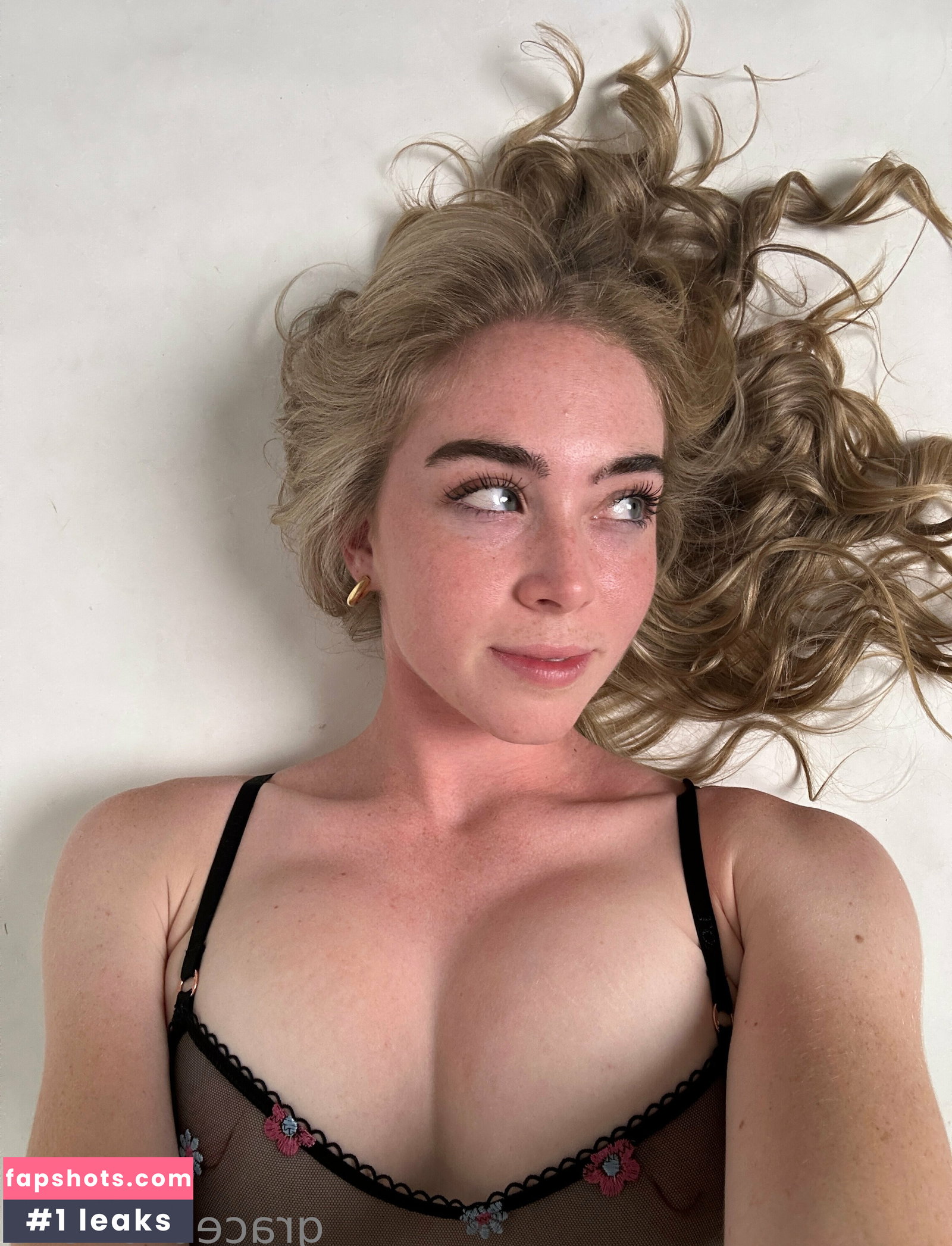 Grace Charis gallery photo #935