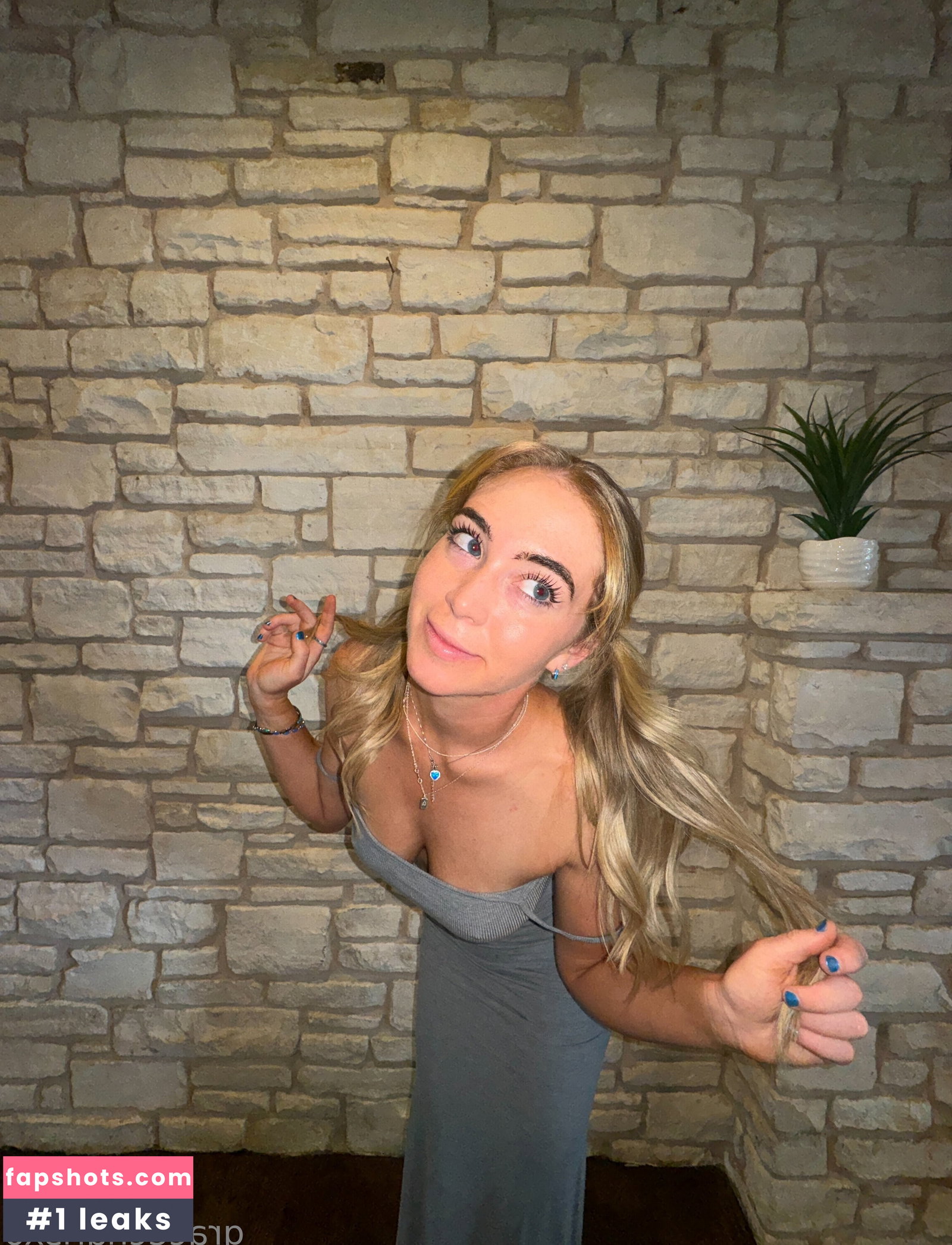 Grace Charis gallery photo #3145