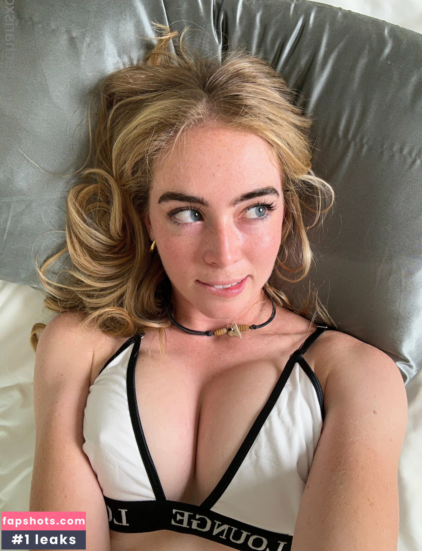 Grace Charis gallery photo #4999