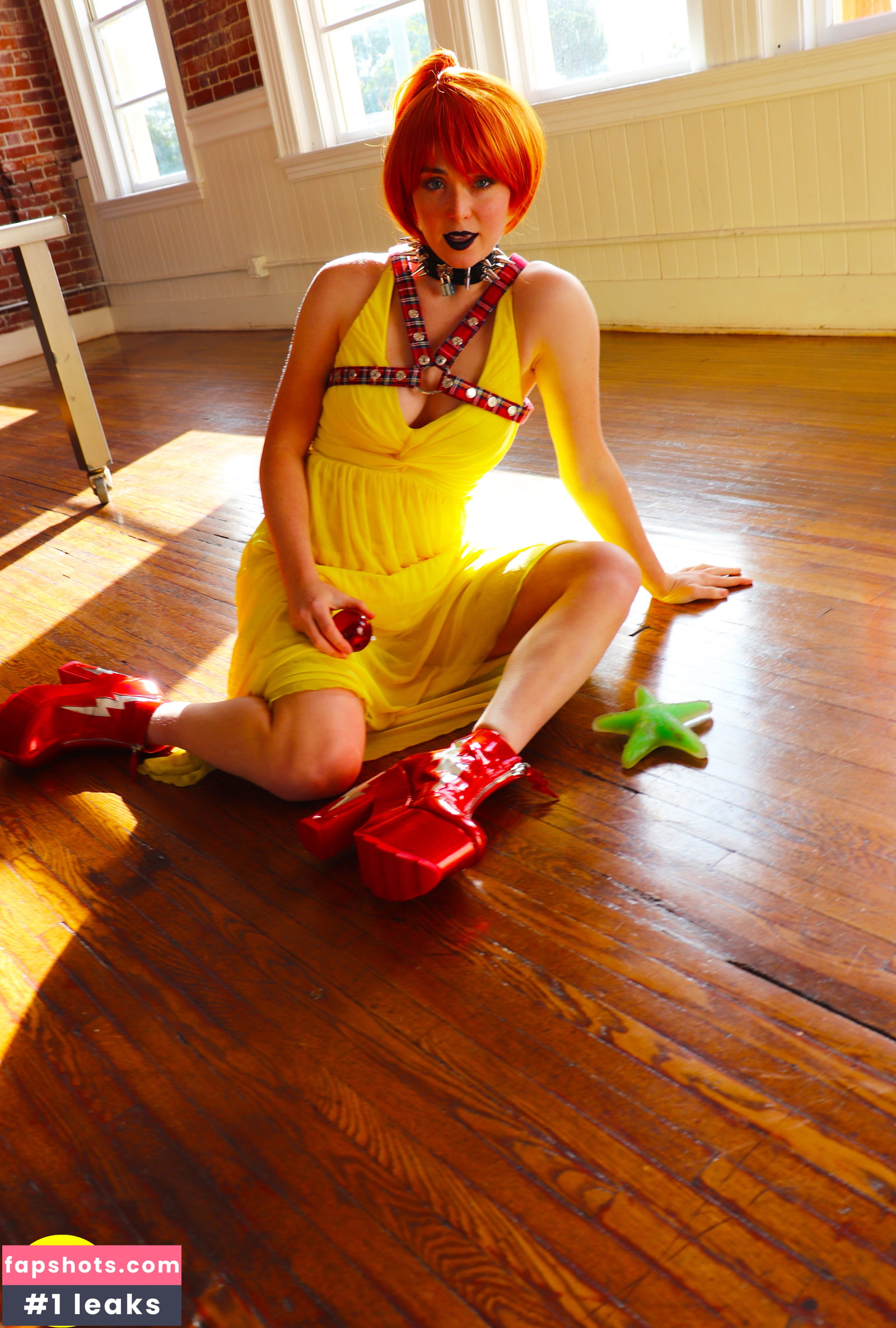 Grace Charis gallery photo #4991