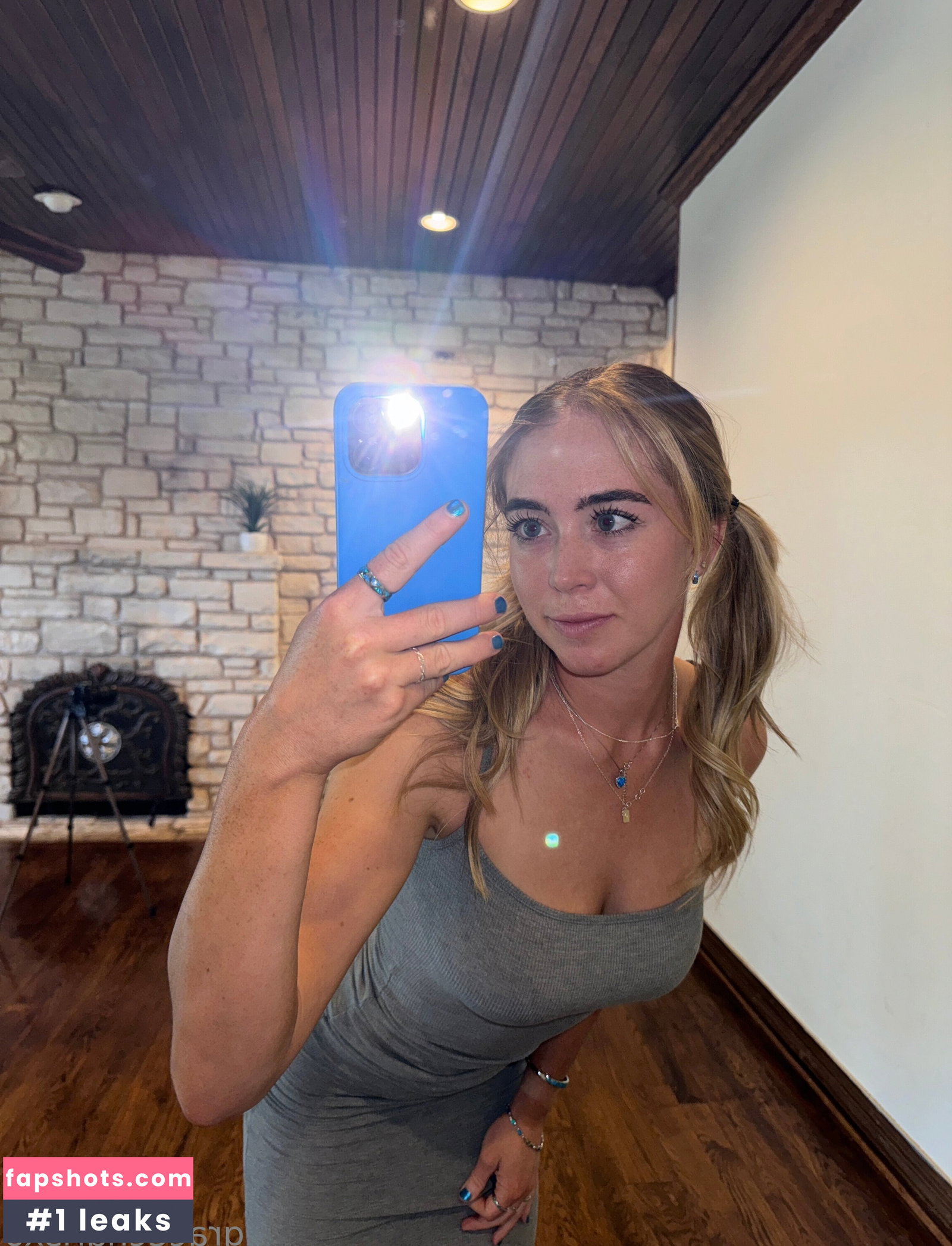 Grace Charis gallery photo #6387