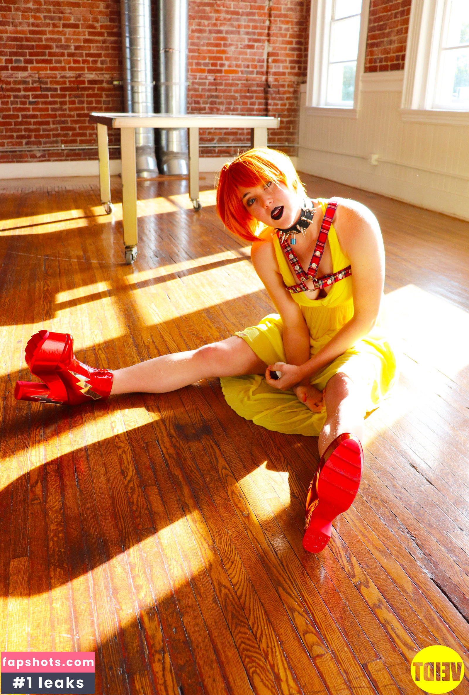 Grace Charis gallery photo #6004