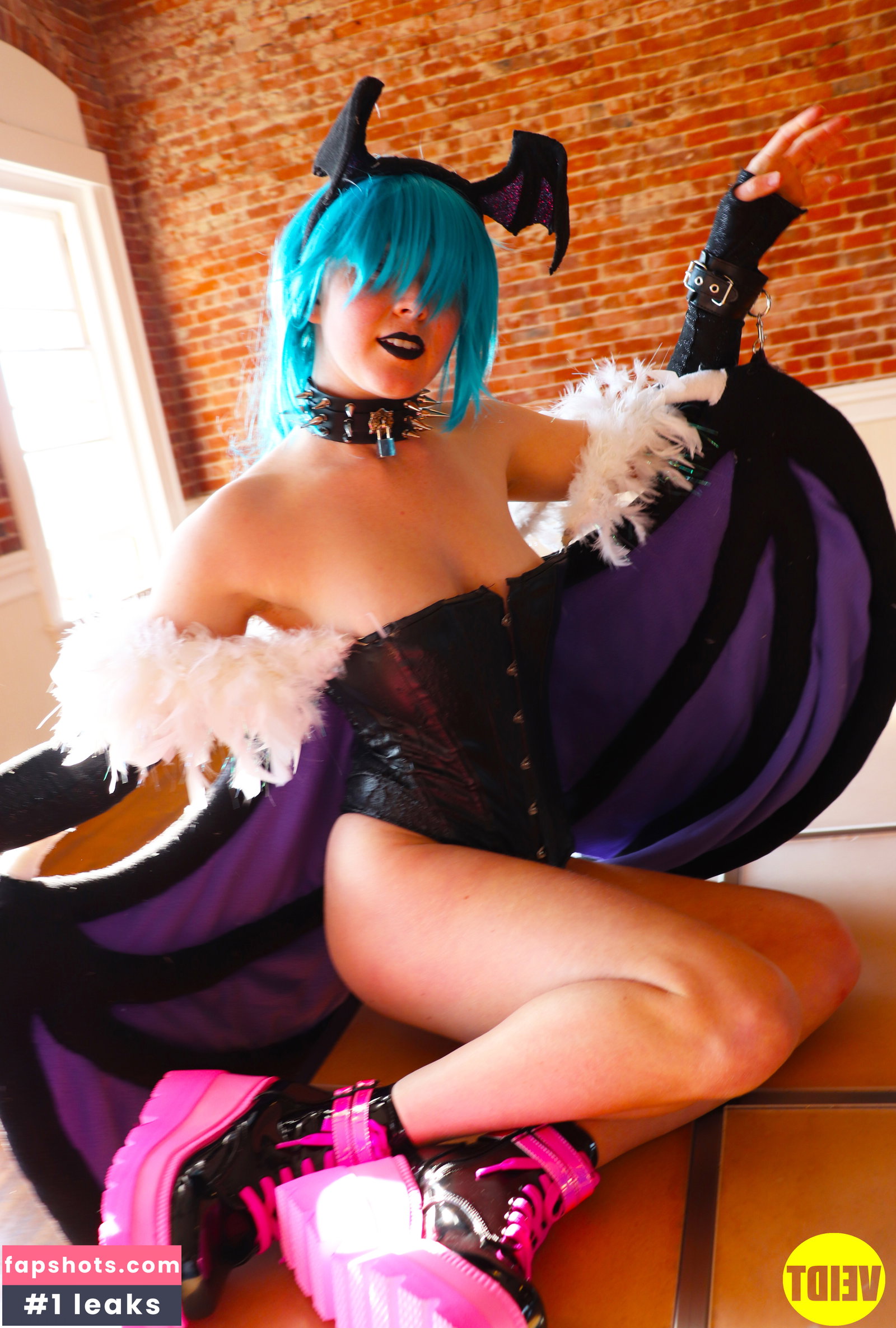 Grace Charis gallery photo #1713