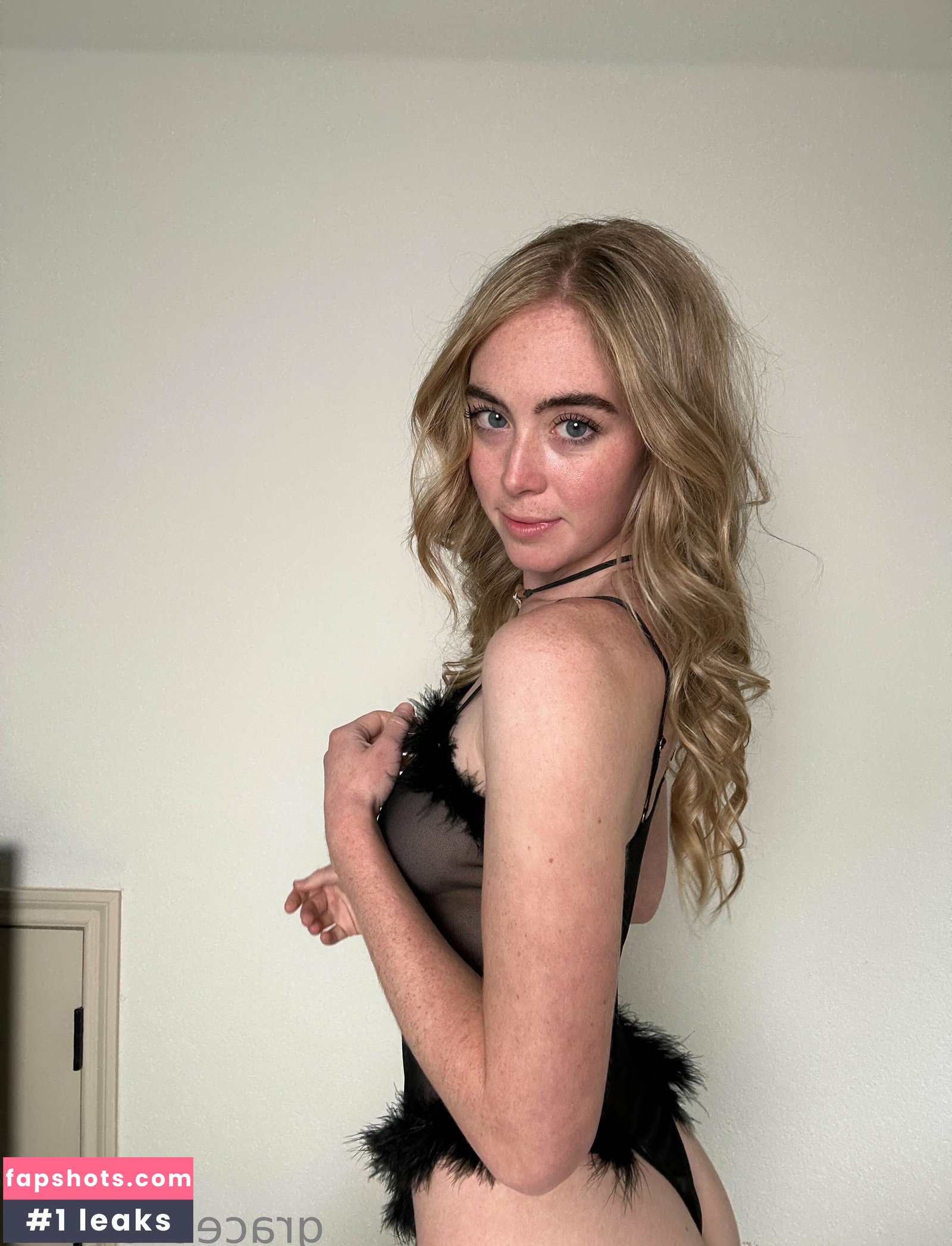 Grace Charis gallery photo #4348