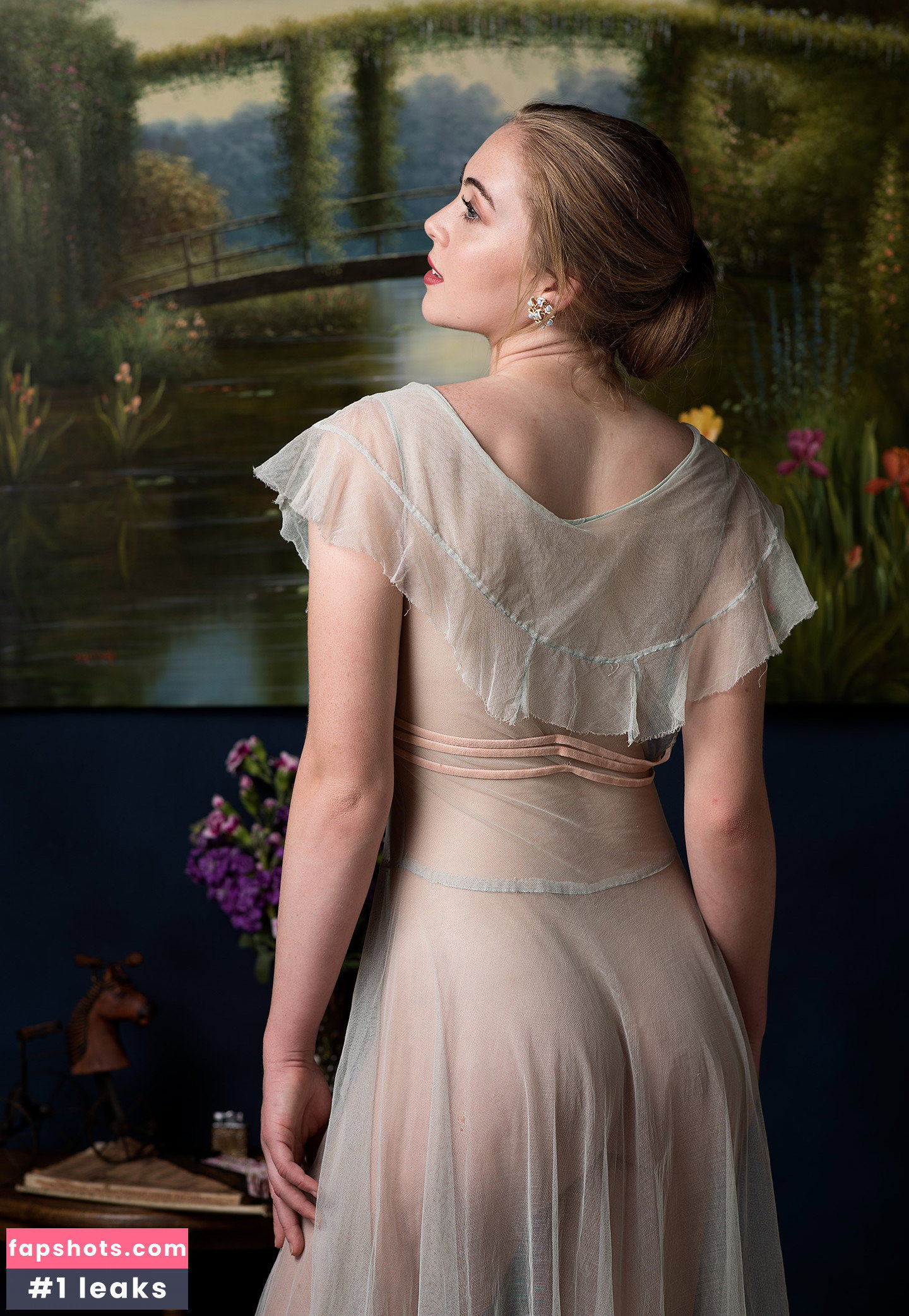 Grace Charis gallery photo #3975