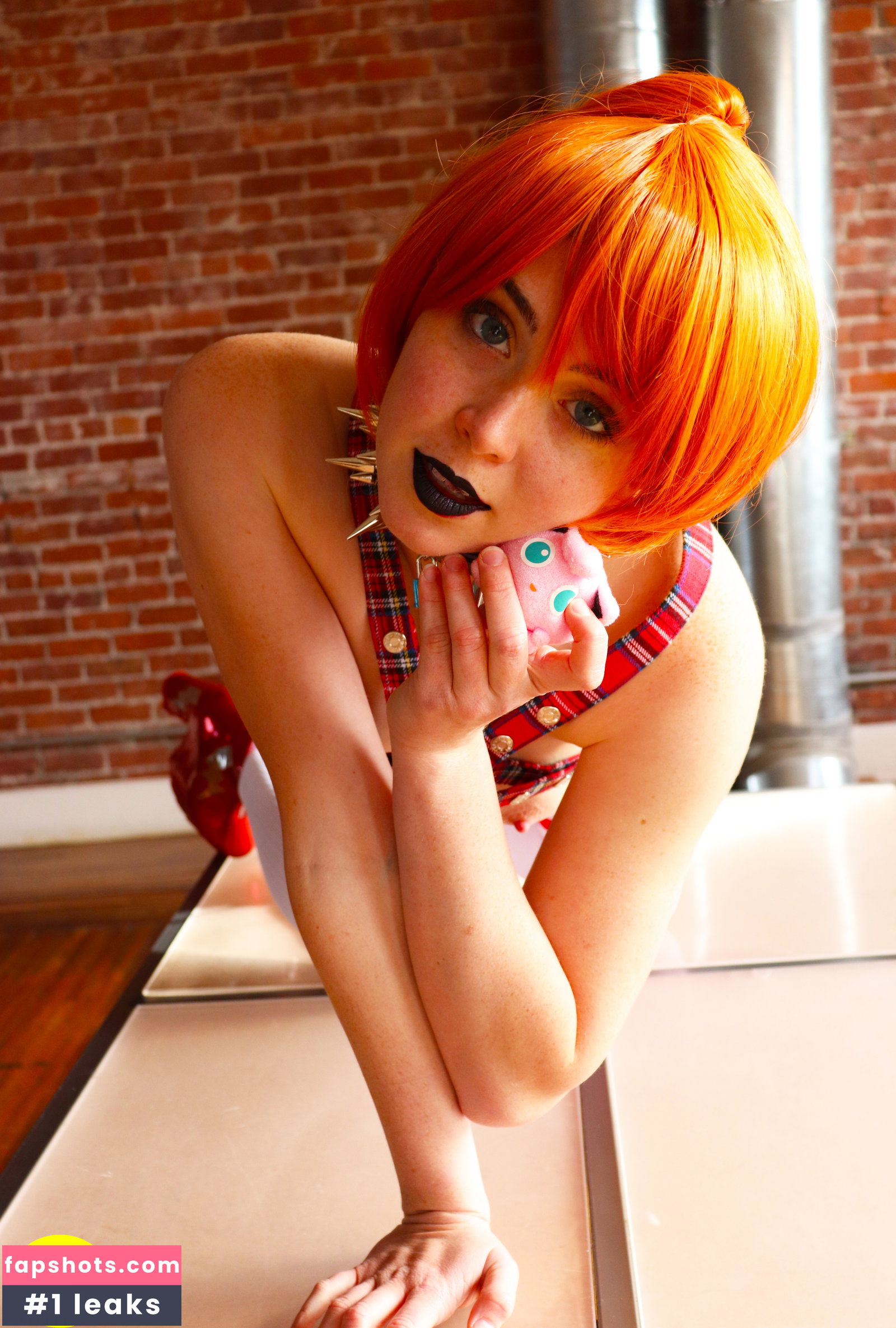Grace Charis gallery photo #3828