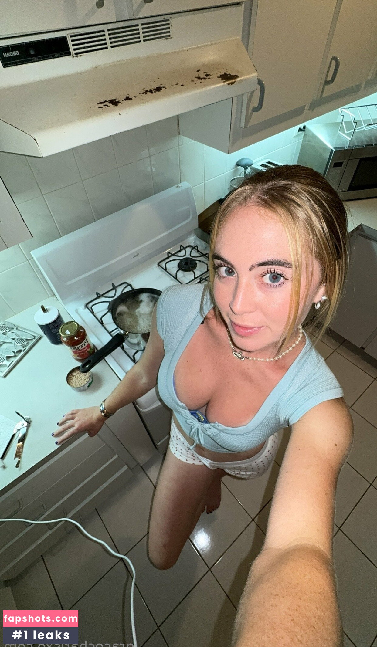 Grace Charis gallery photo #1499