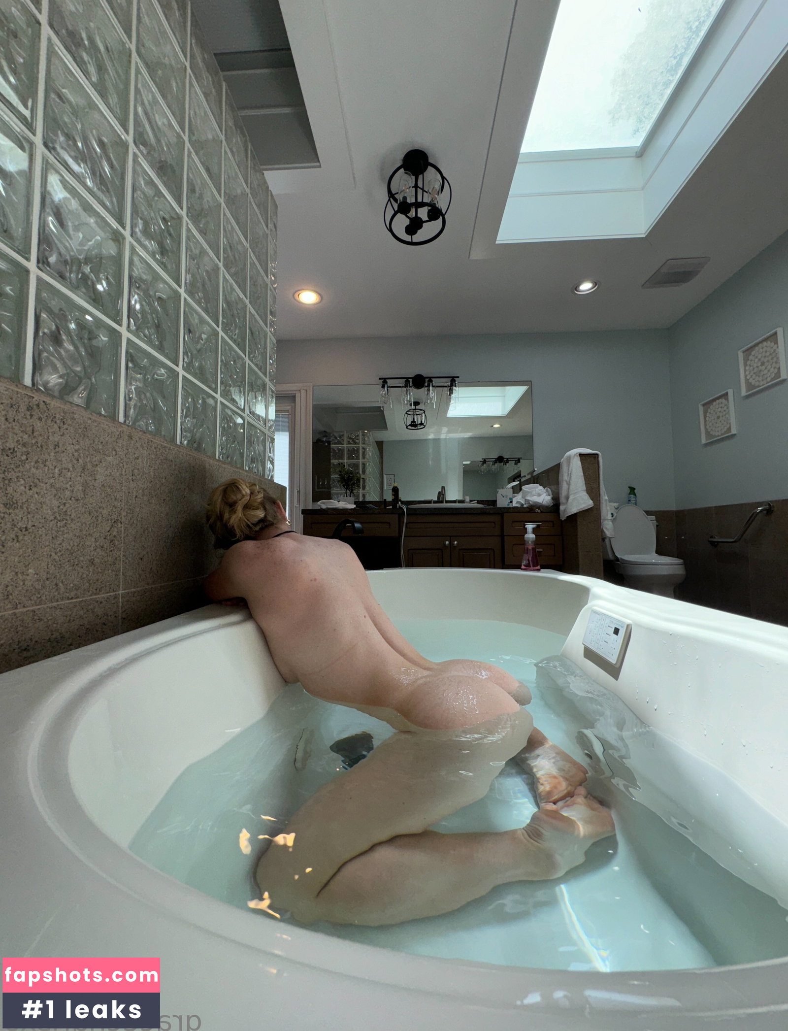 Grace Charis gallery photo #6455