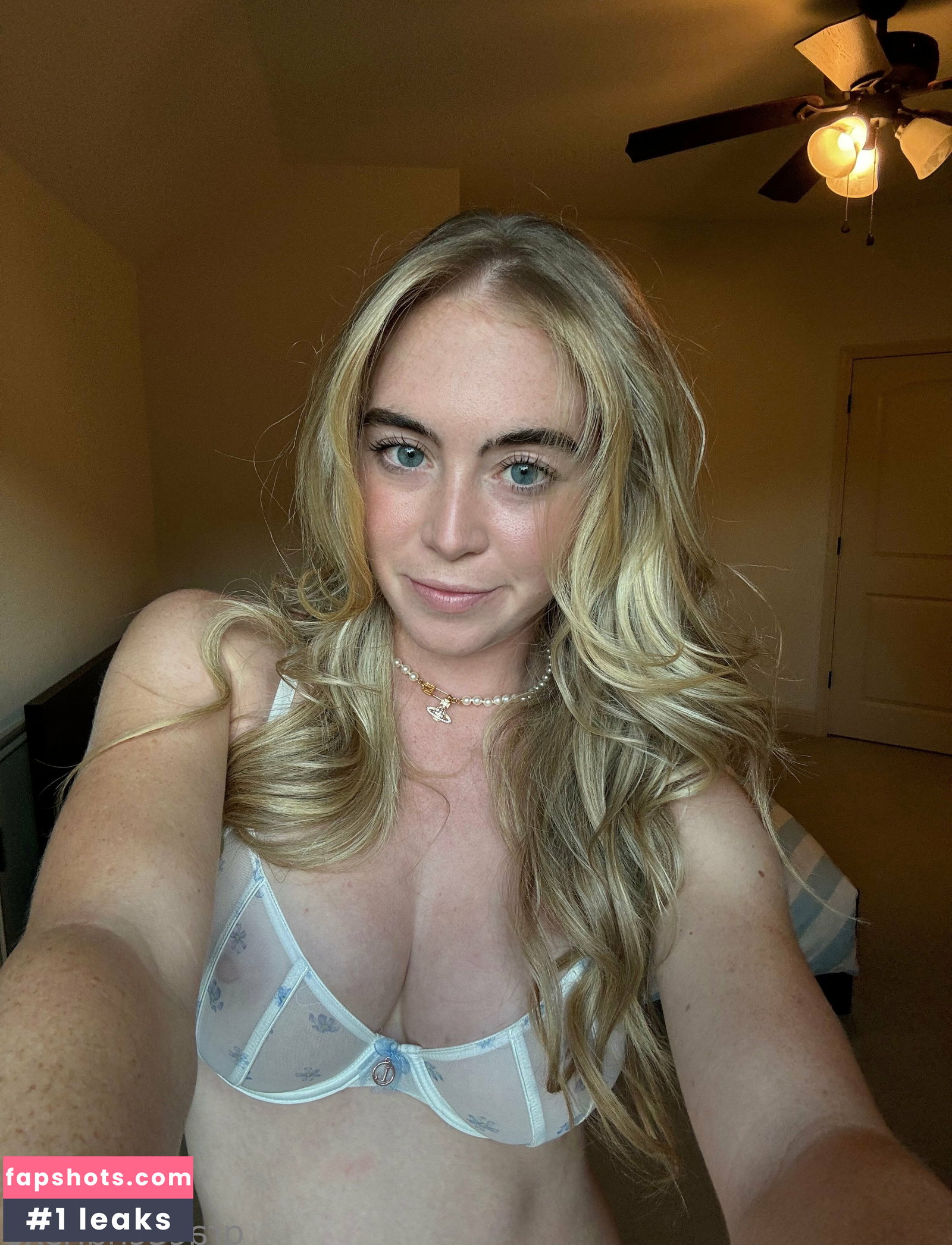 Grace Charis gallery photo #4243