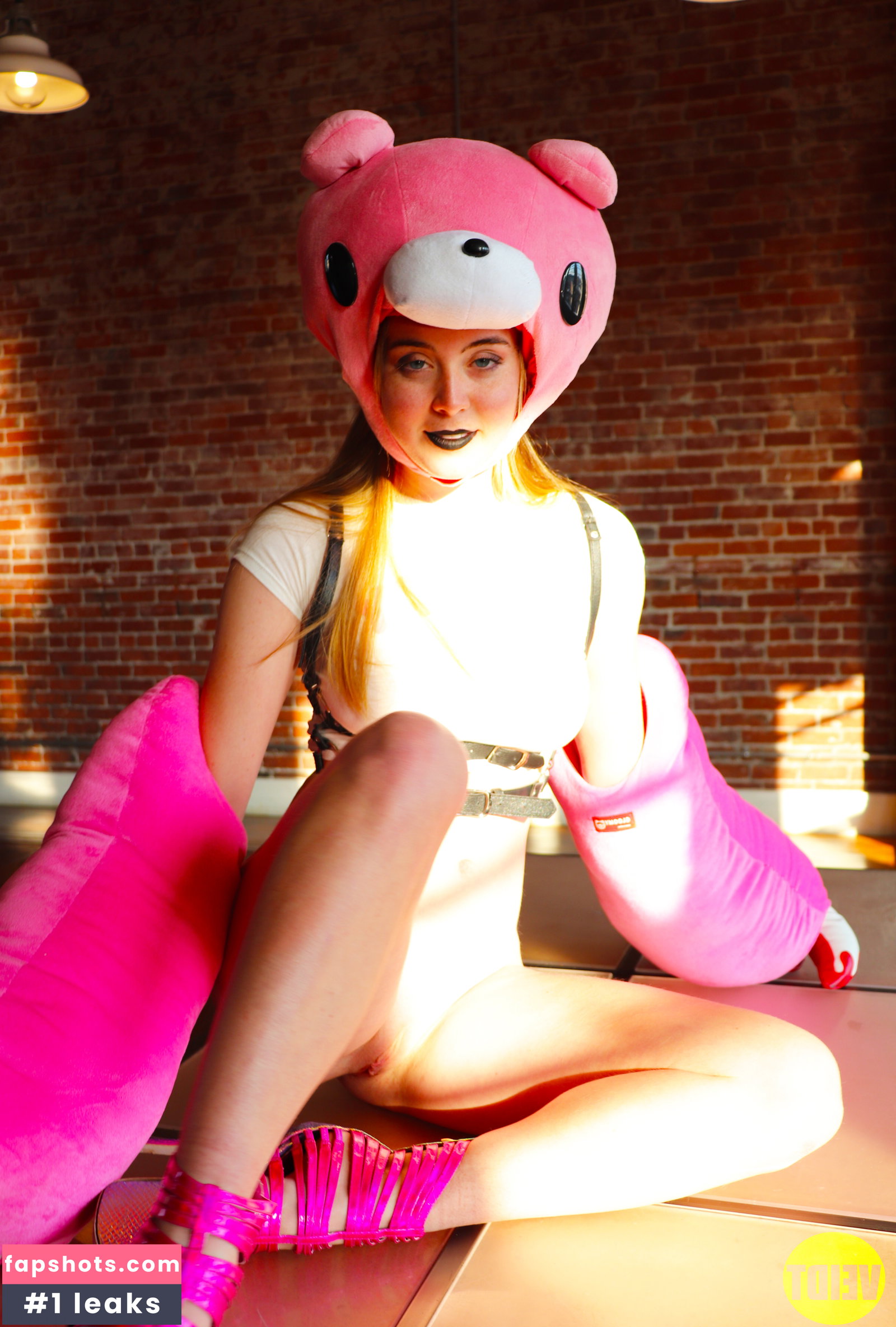 Grace Charis gallery photo #4773