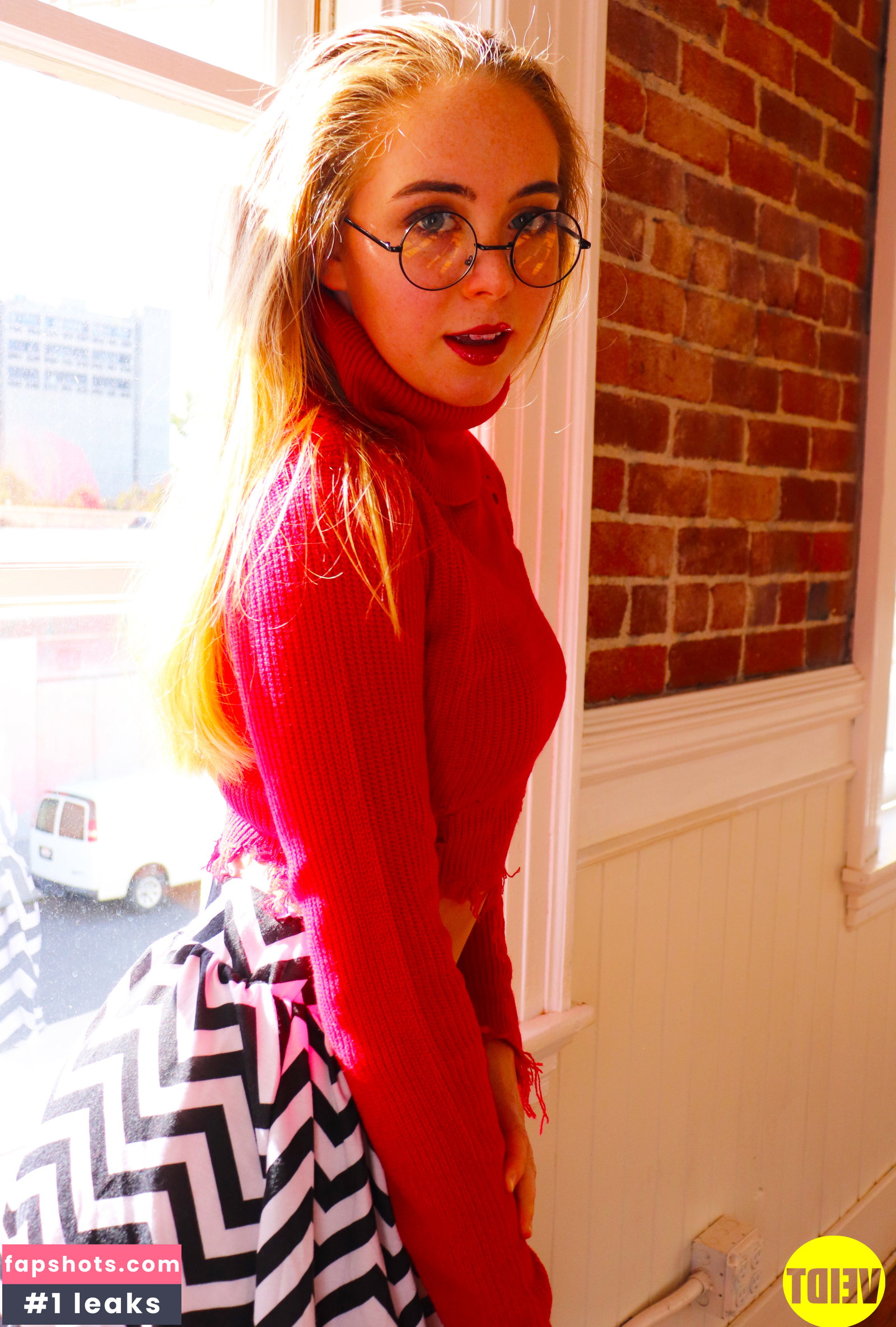 Grace Charis gallery photo #3548