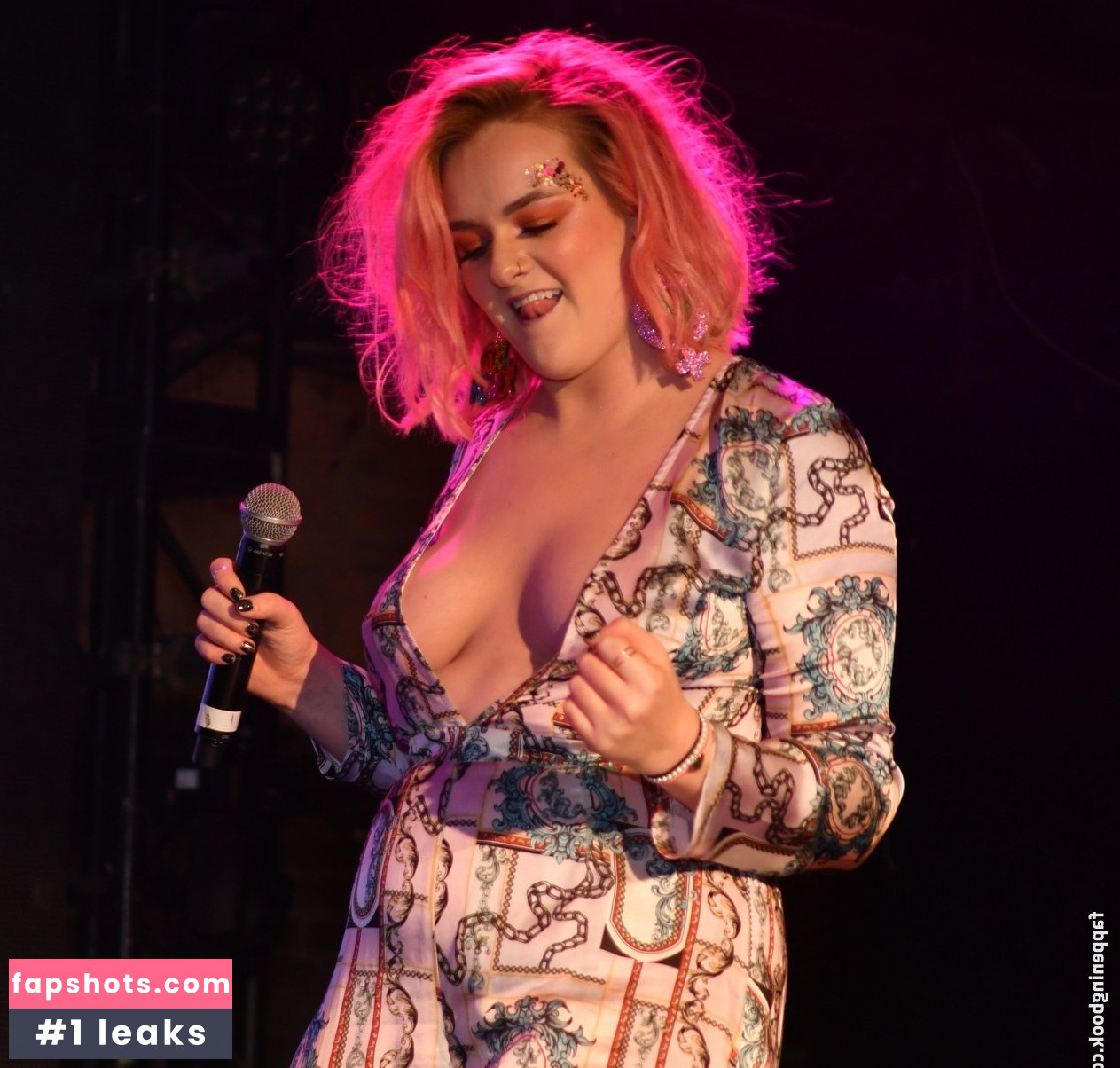 Grace Davies gallery photo #15