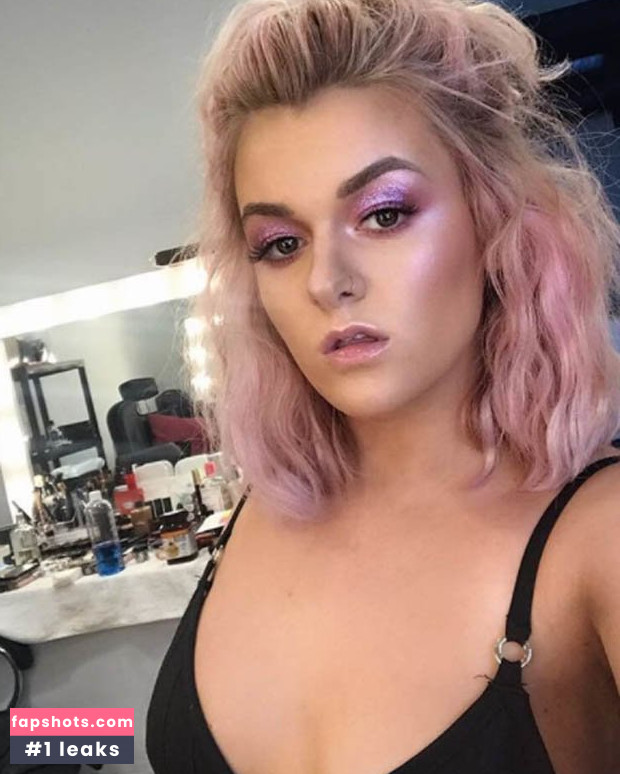 Grace Davies gallery photo #3