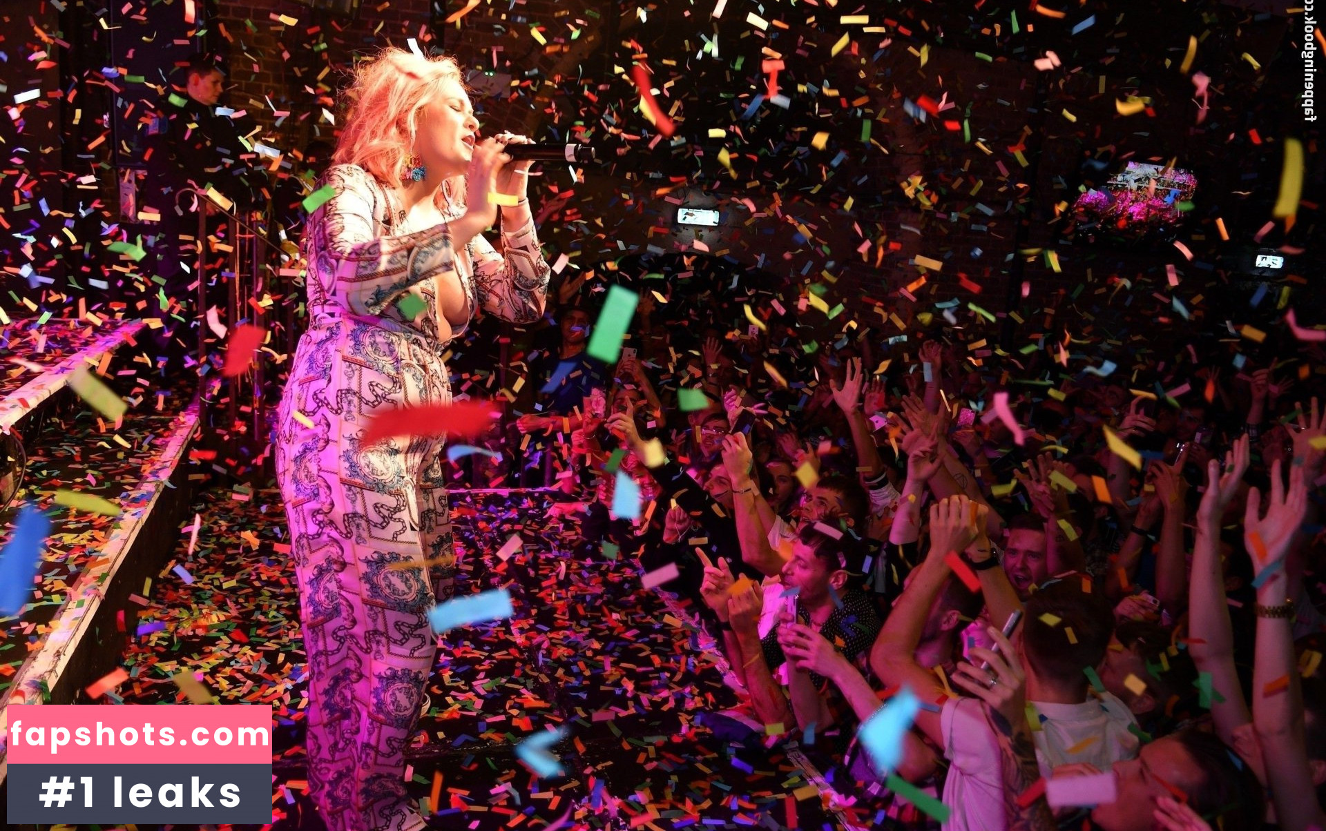 Grace Davies nude babe gallery