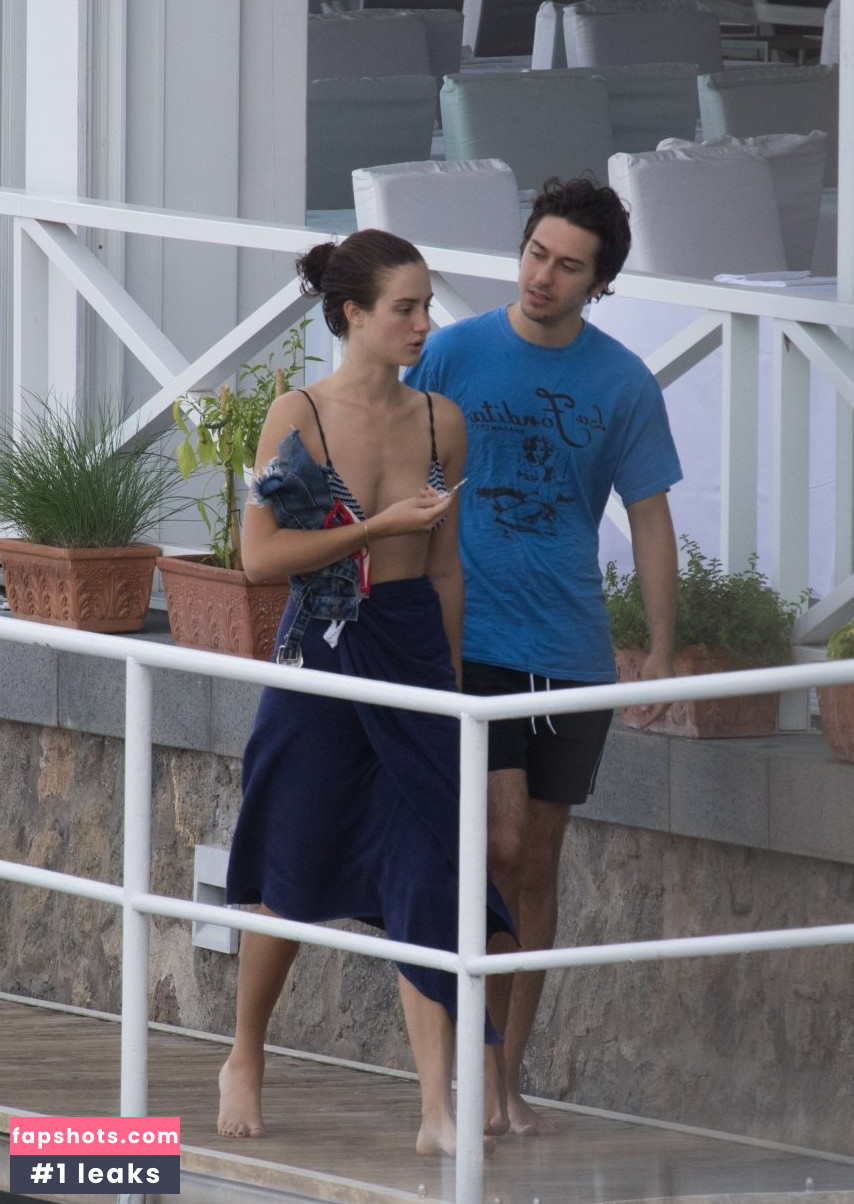 Grace Van Patten gallery photo #55