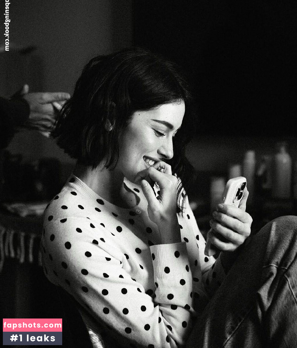 Gracie Abrams gallery photo #2