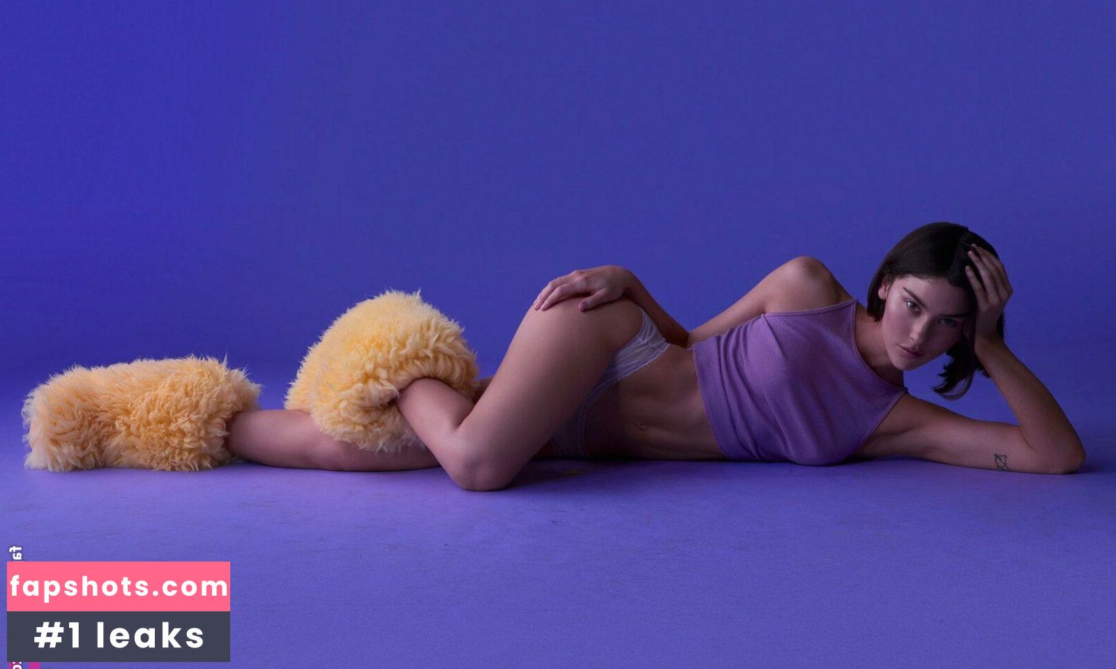 Gracie Abrams gallery photo #114