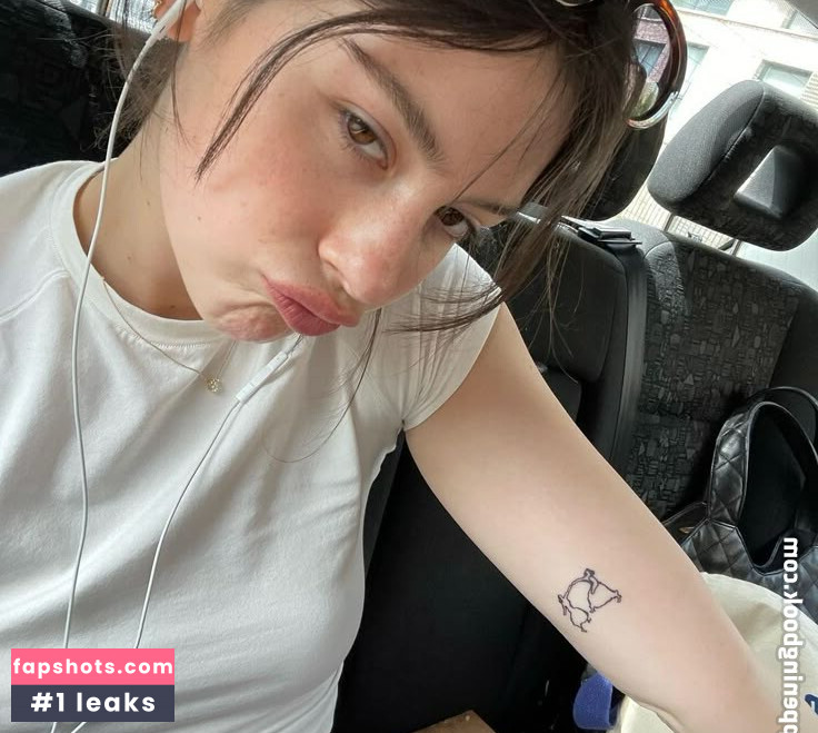 Gracie Abrams gallery photo #13