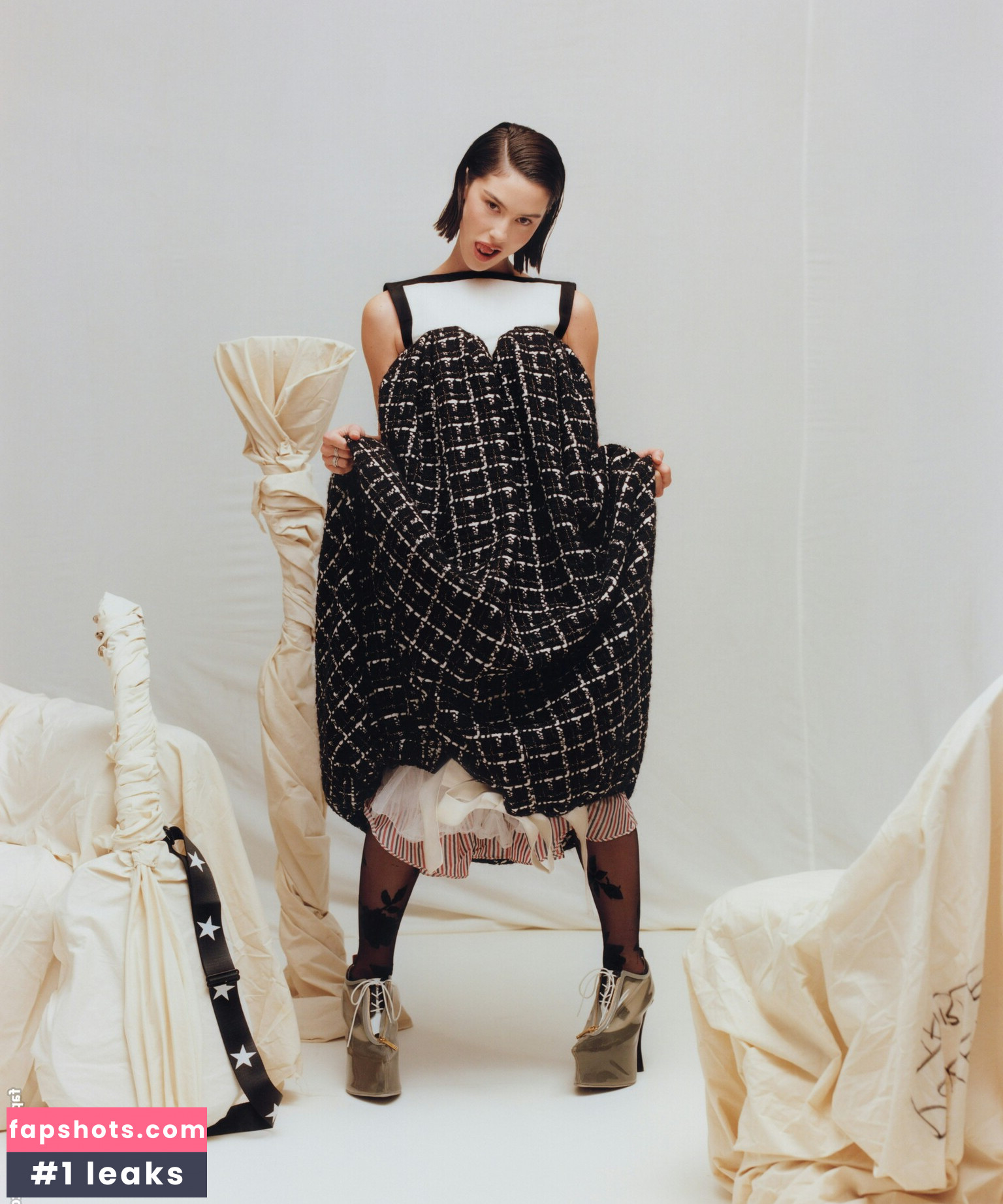 Gracie Abrams gallery photo #137