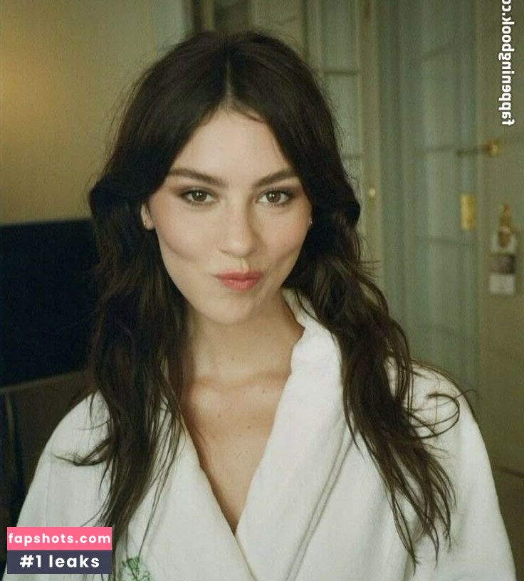 Gracie Abrams gallery photo #15