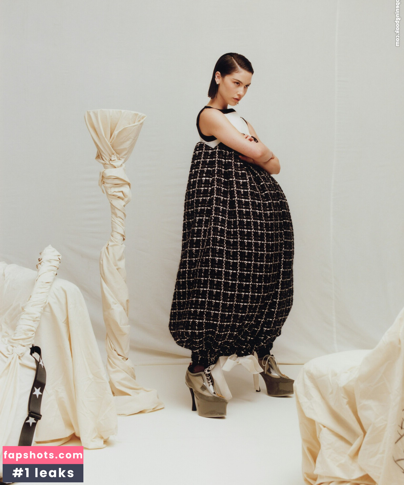 Gracie Abrams gallery photo #143