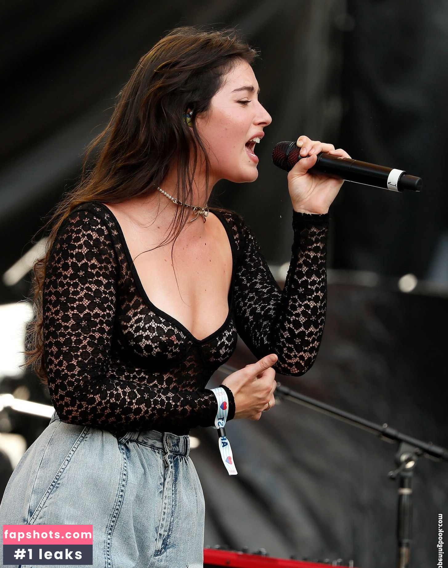 Gracie Abrams gallery photo #151