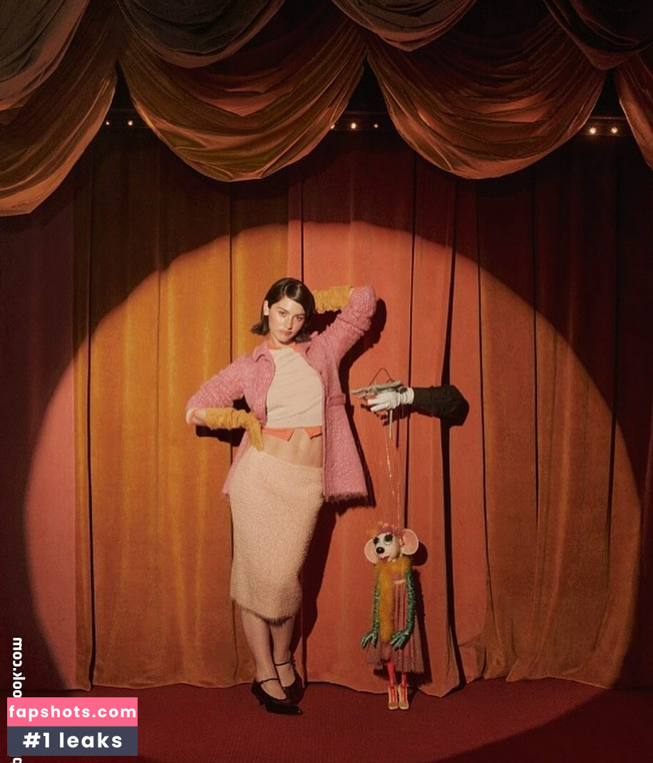 Gracie Abrams gallery photo #167