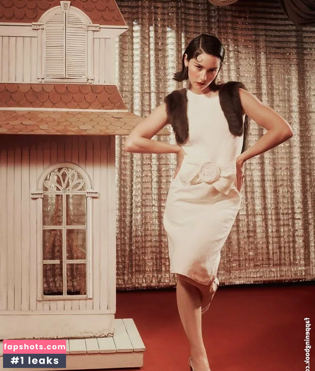 Gracie Abrams gallery photo #169