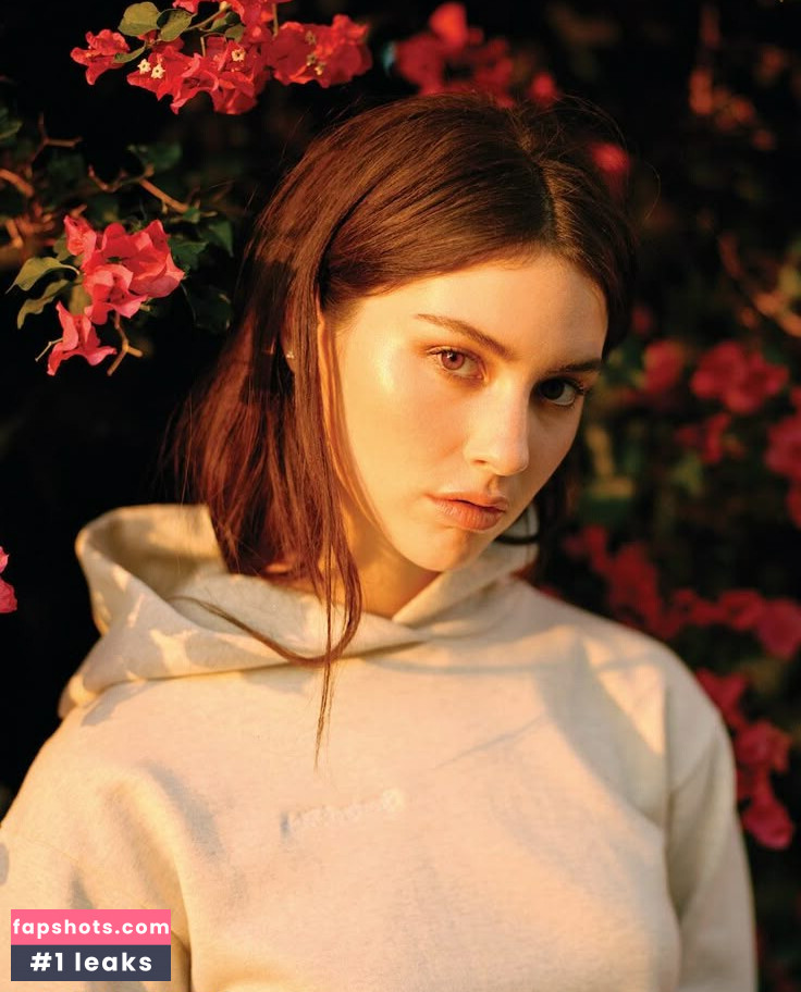 Gracie Abrams gallery photo #19