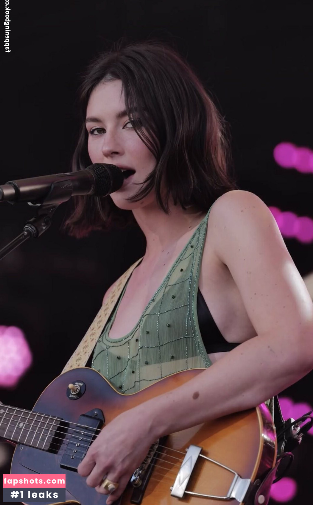 Gracie Abrams gallery photo #201