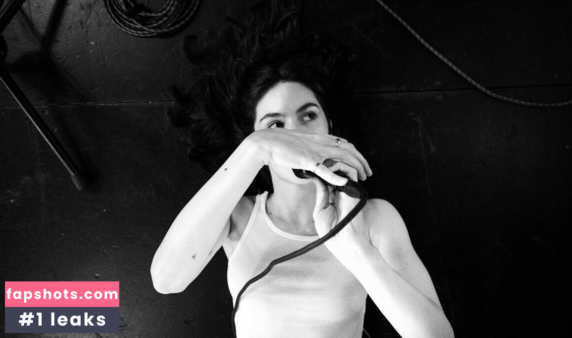 Gracie Abrams gallery photo #209