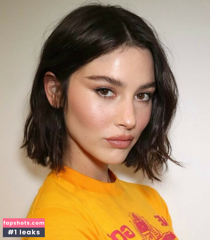 Gracie Abrams gallery photo #22