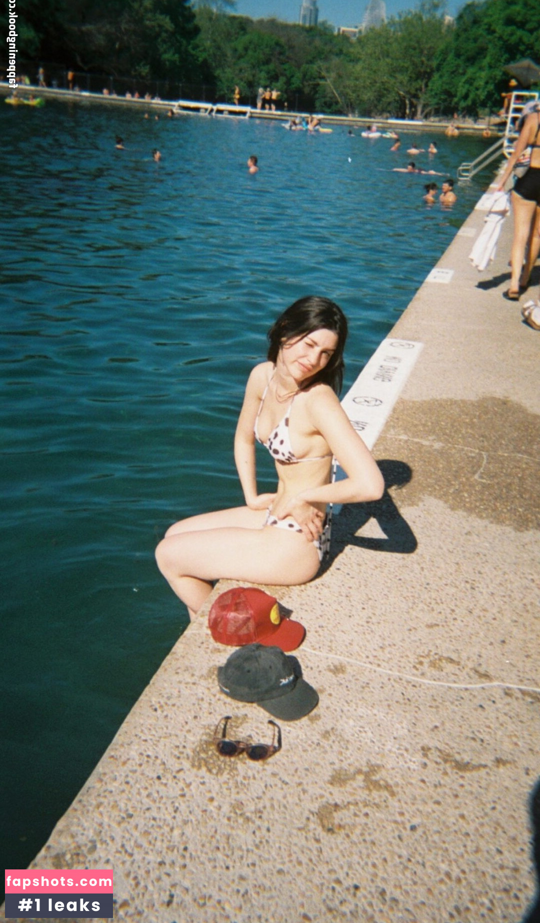 Gracie Abrams gallery photo #211