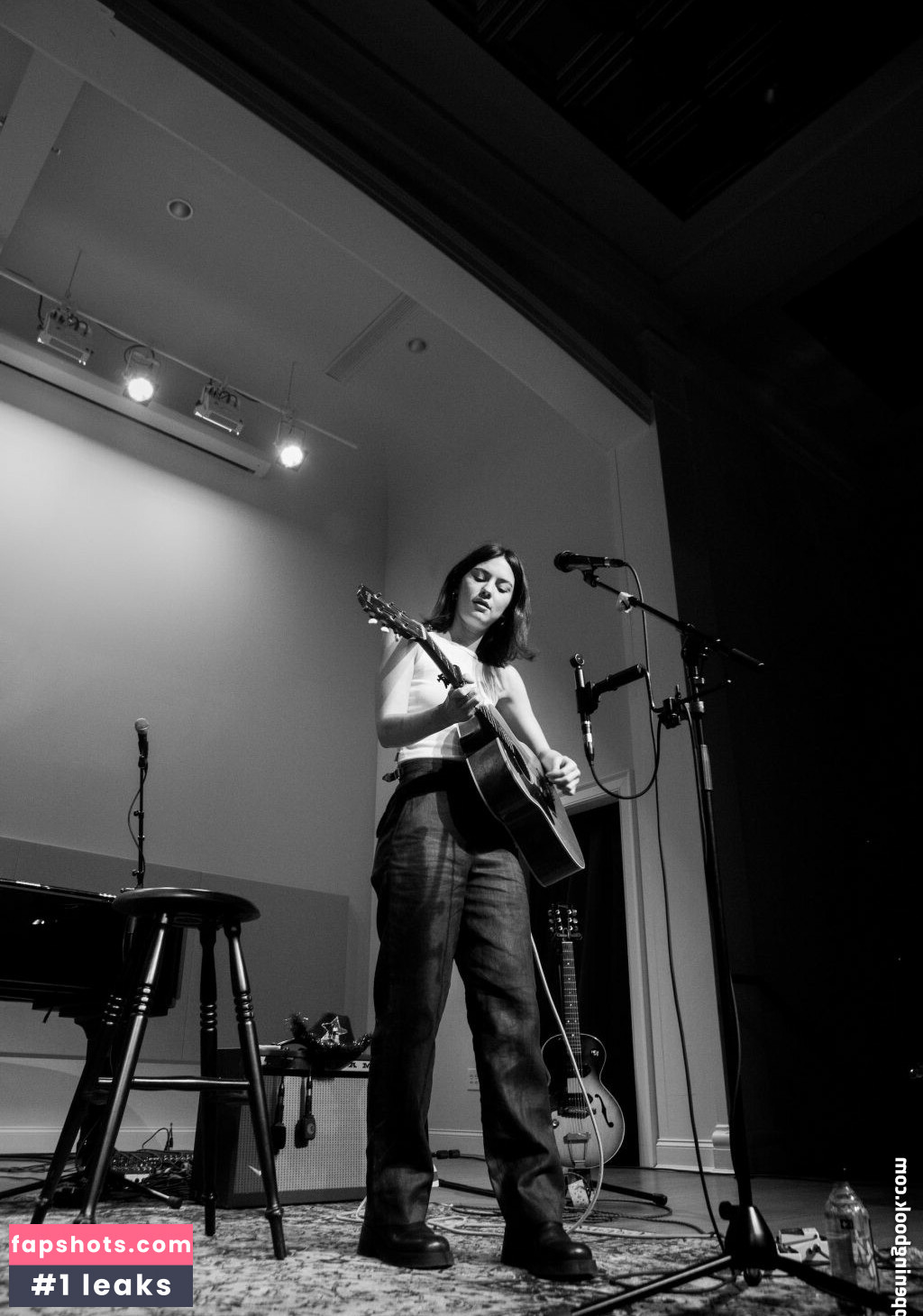 Gracie Abrams gallery photo #213