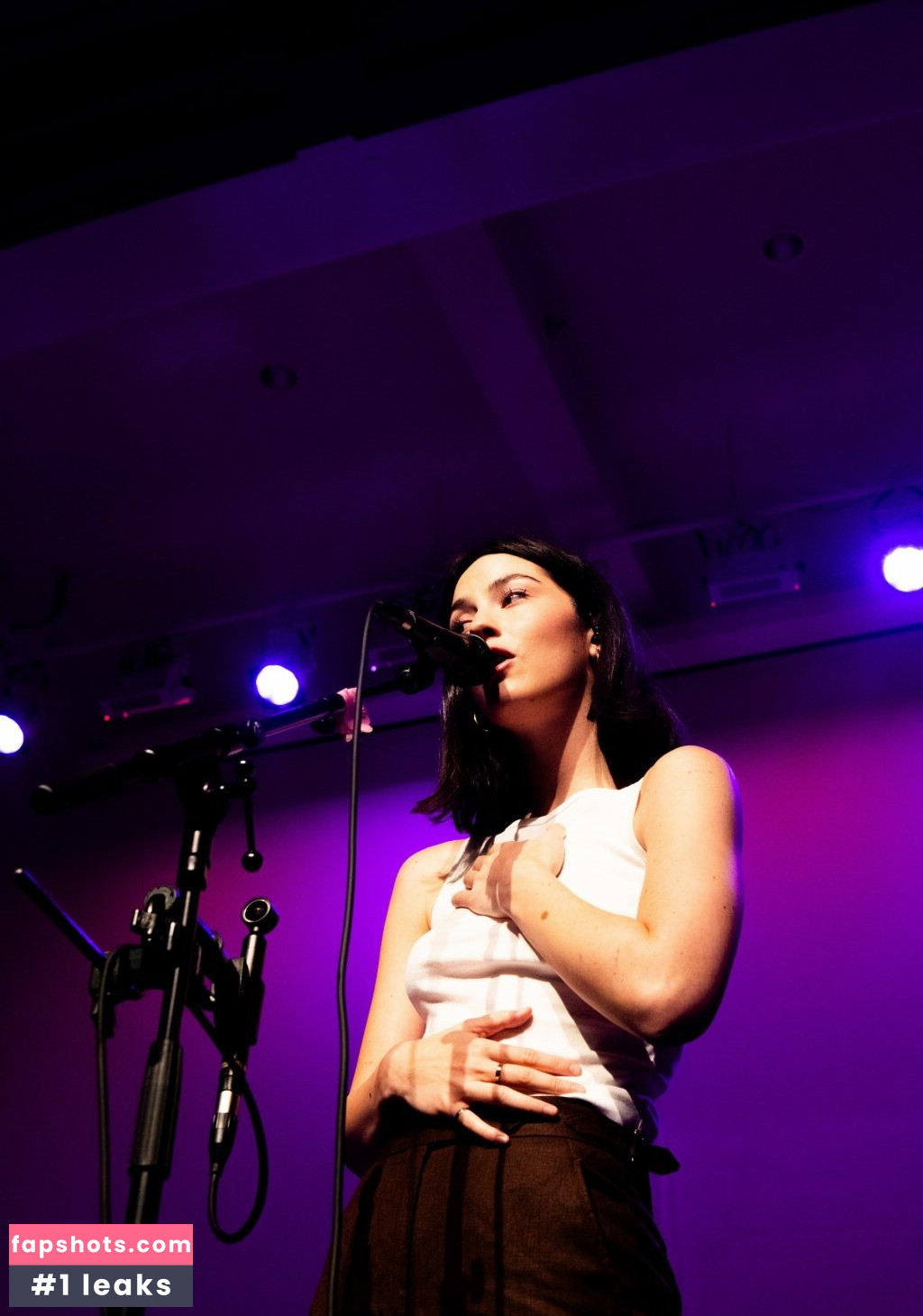 Gracie Abrams gallery photo #215