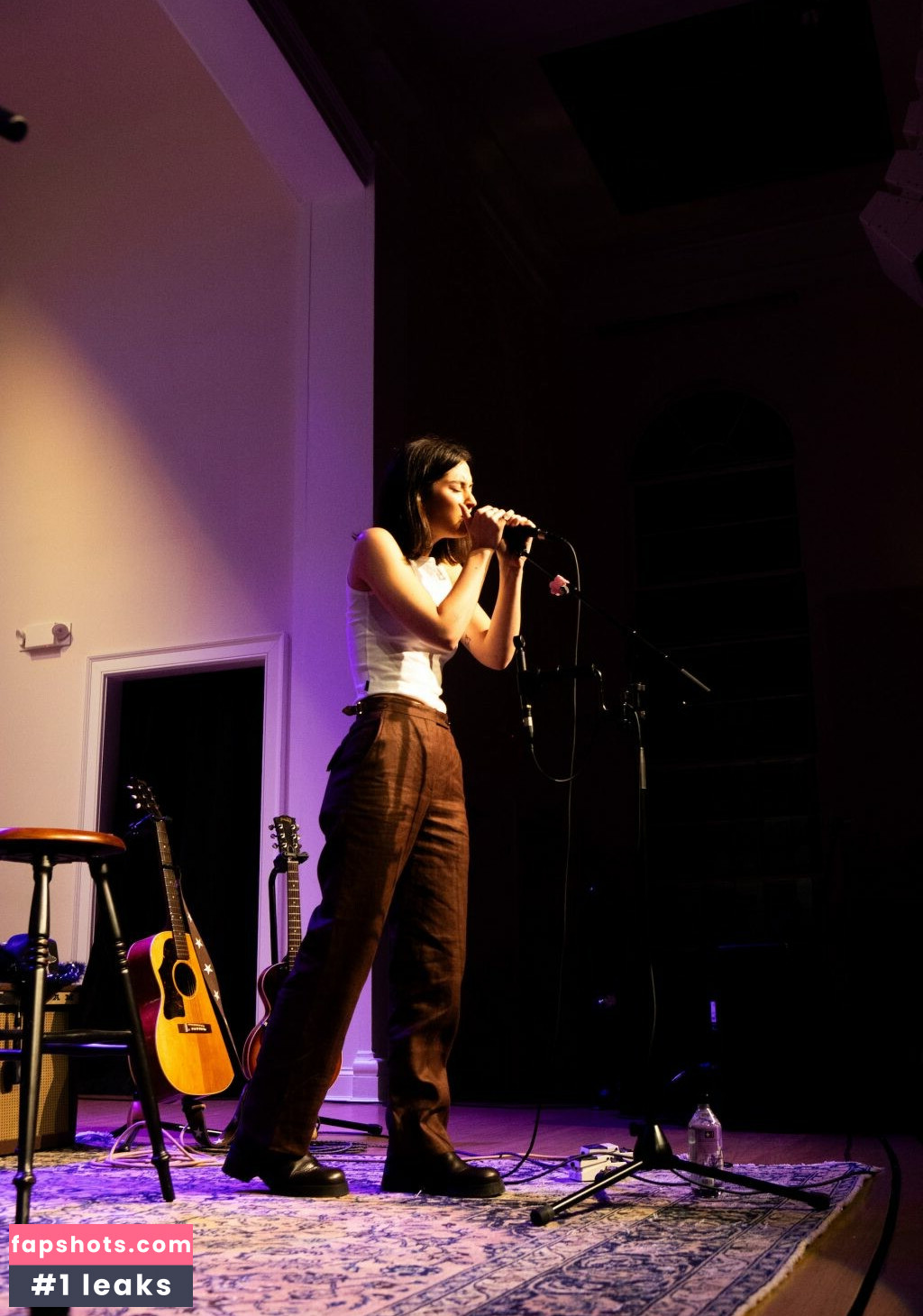 Gracie Abrams gallery photo #219