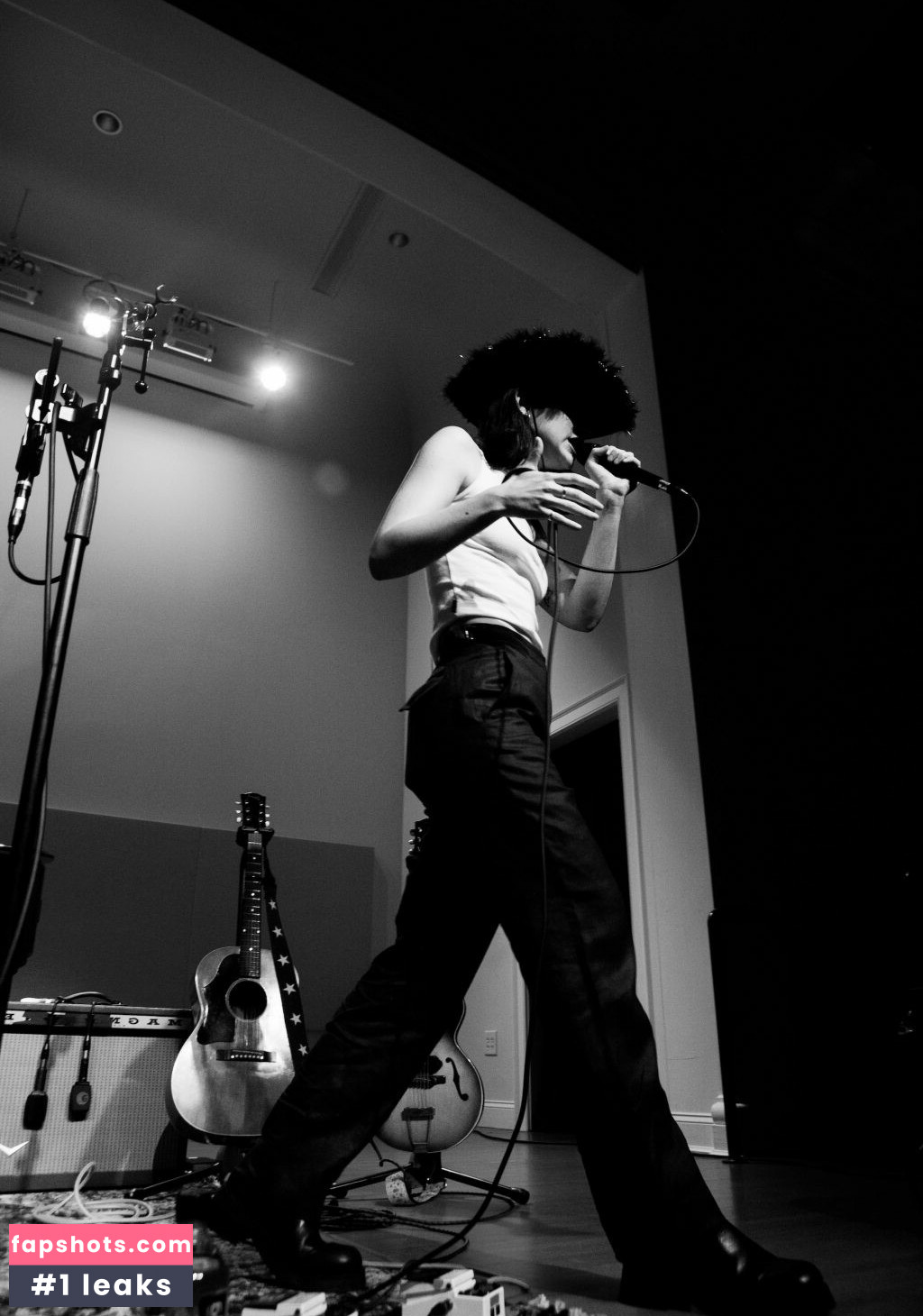 Gracie Abrams gallery photo #227