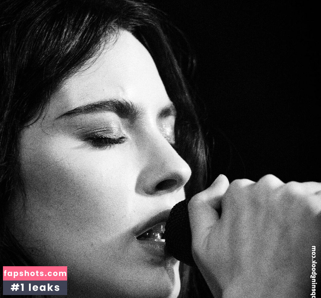 Gracie Abrams gallery photo #246