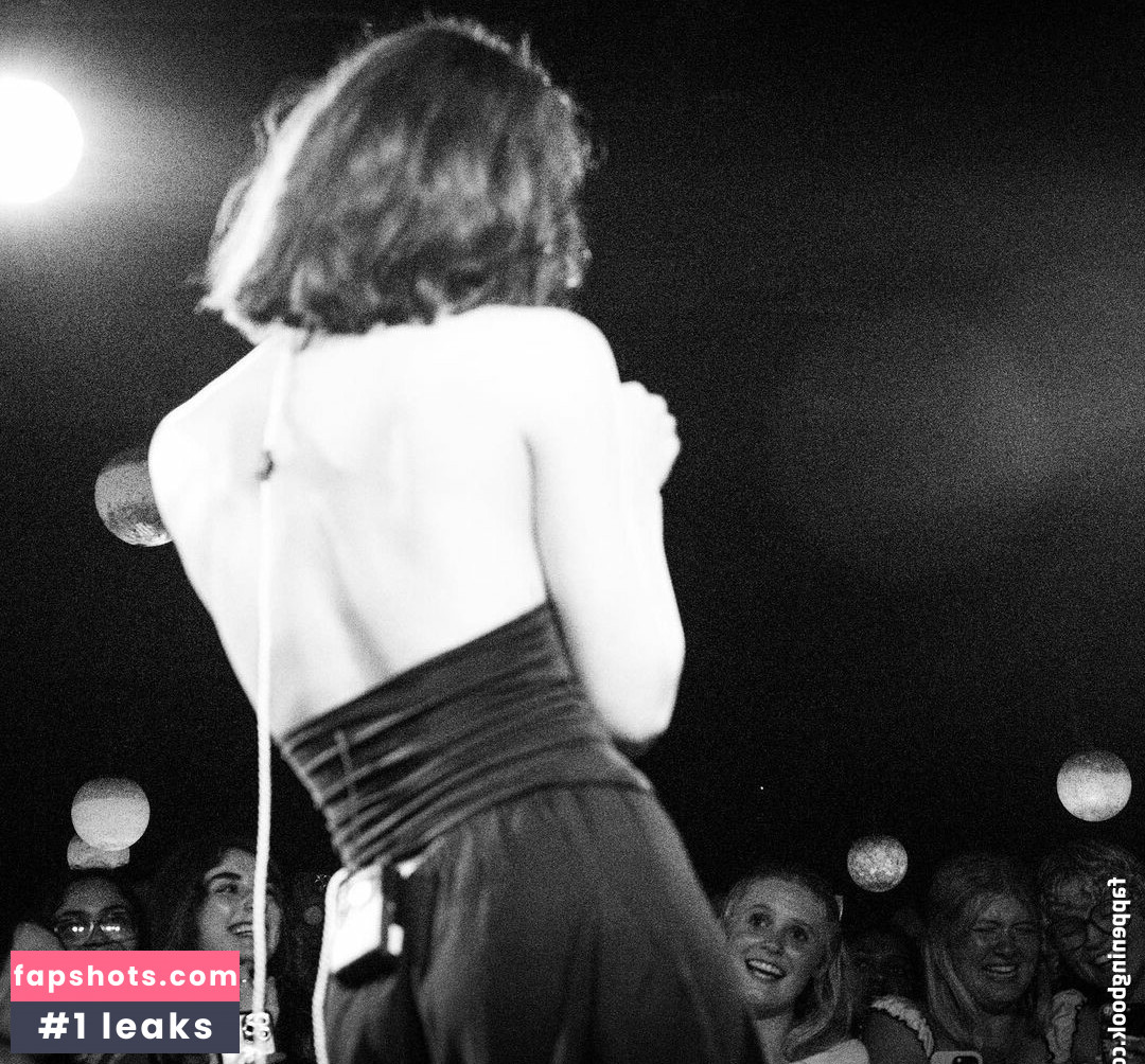 Gracie Abrams gallery photo #248