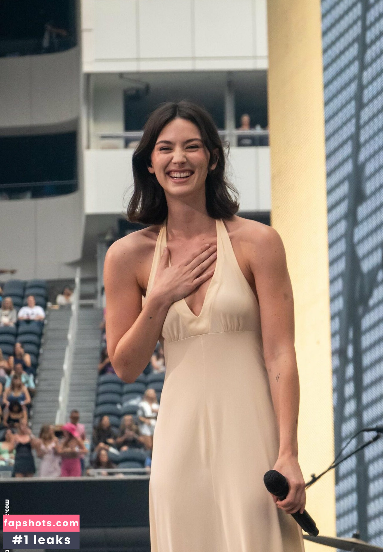 Gracie Abrams gallery photo #264