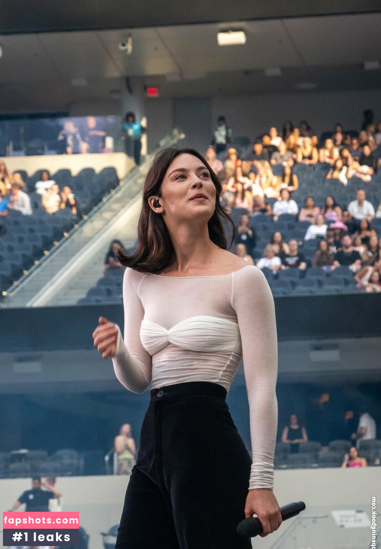 Gracie Abrams gallery photo #278