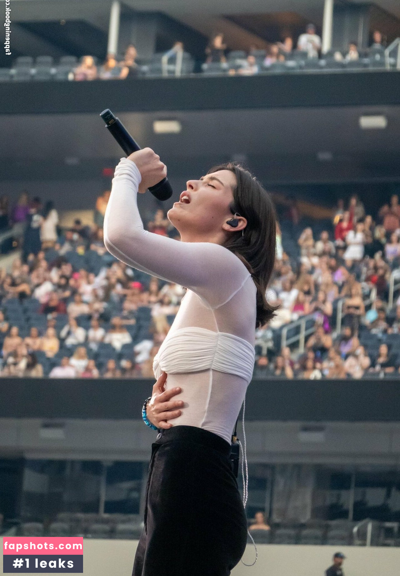 Gracie Abrams gallery photo #279