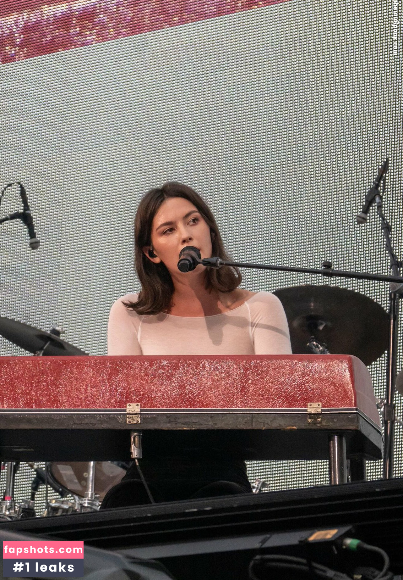 Gracie Abrams gallery photo #283